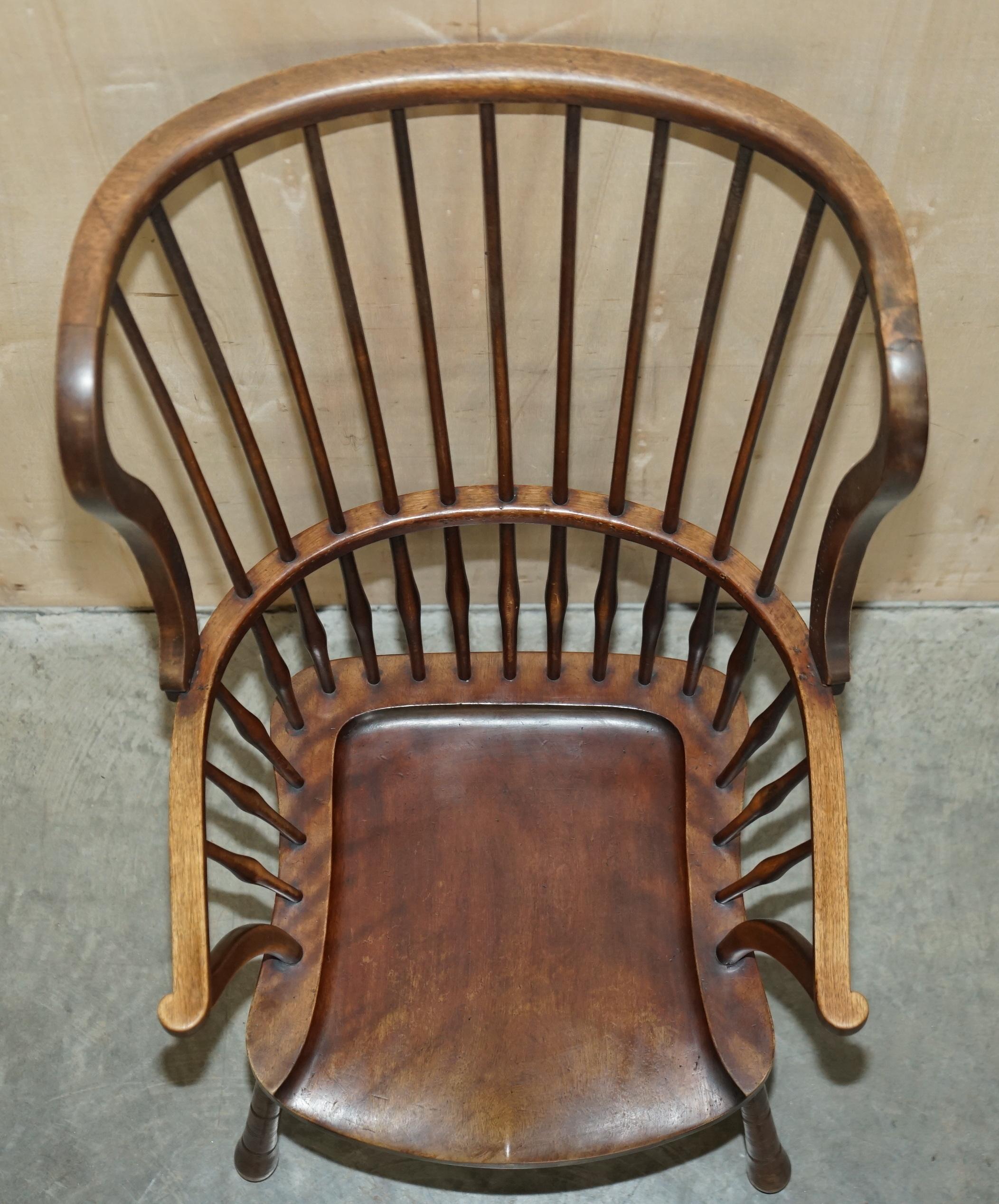 Rarissima e importante poltrona Wingback Windsor Spindle del XIX secolo in frassino in vendita 6