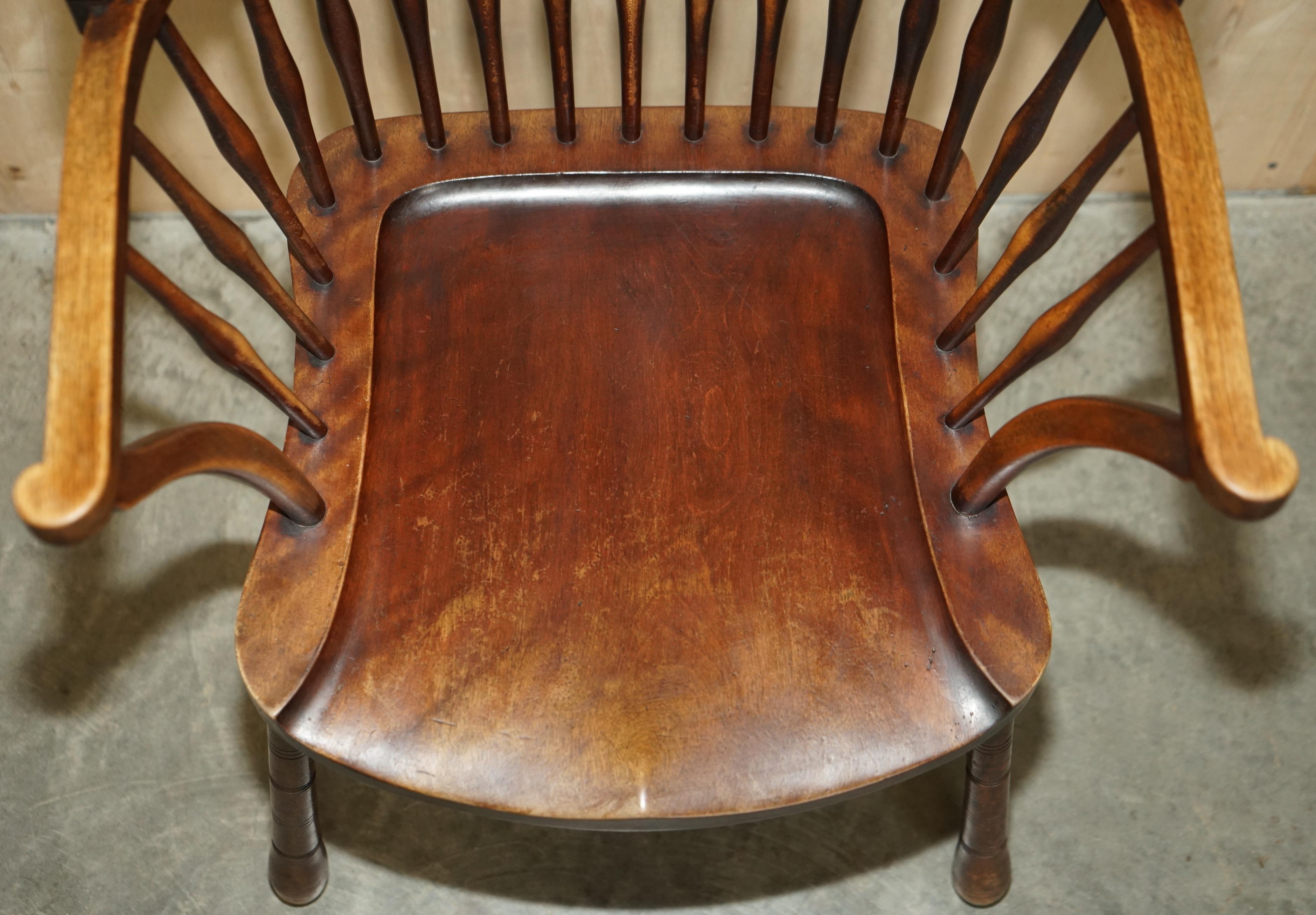 Très rare et important fauteuil Wingback Windsor Spindle du 19ème siècle en frêne en vente 7
