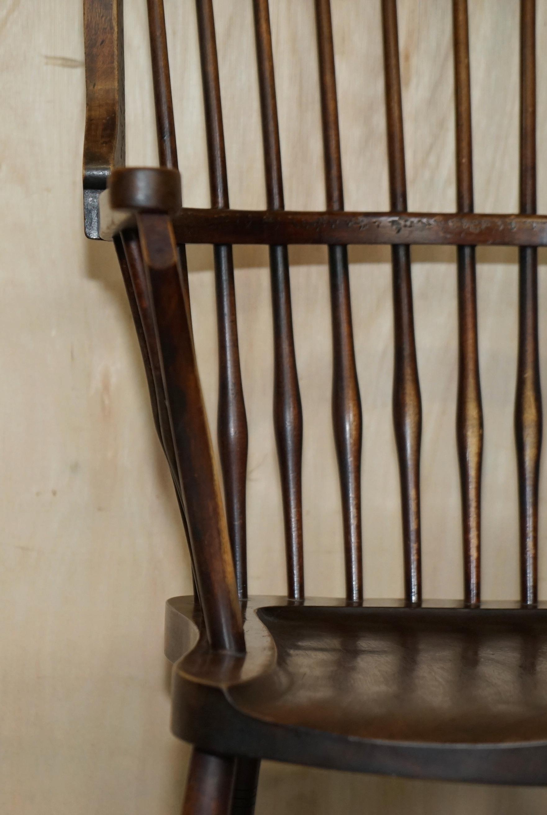 Frêne Très rare et important fauteuil Wingback Windsor Spindle du 19ème siècle en frêne en vente