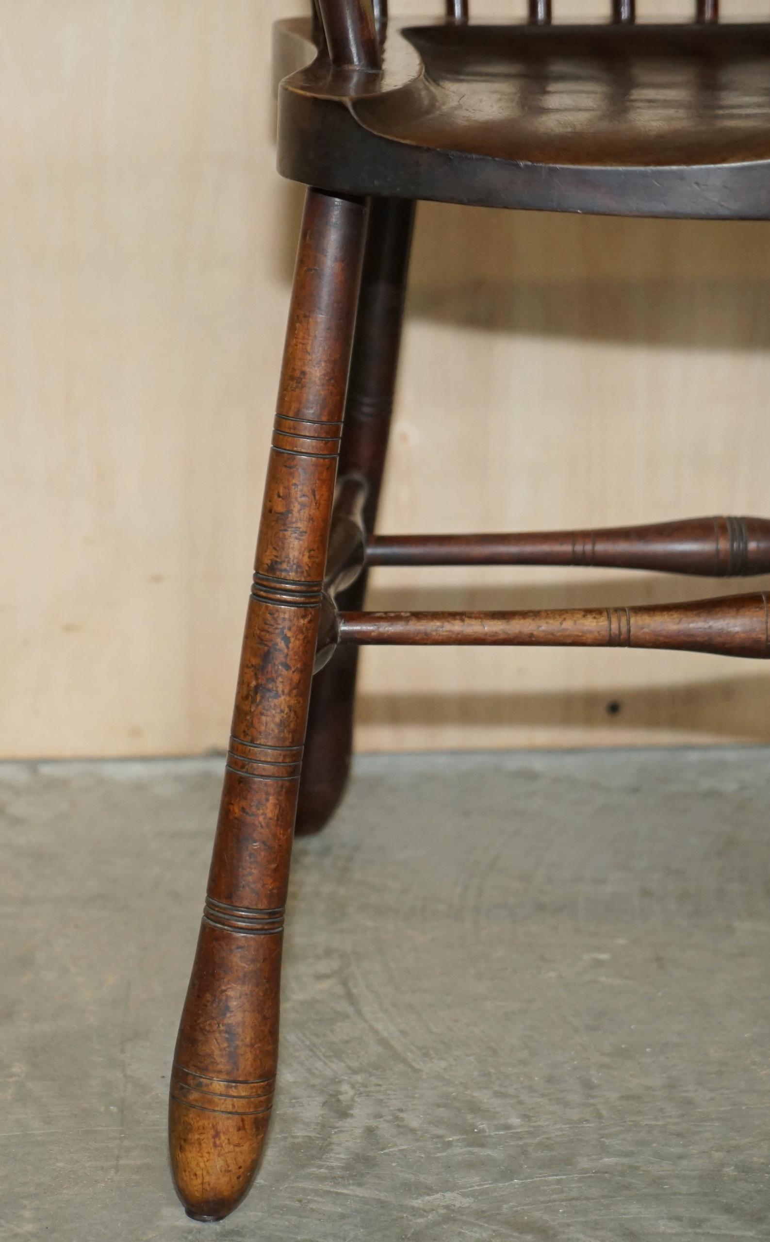 Sehr seltener und bedeutender Windsor-Sessel mit Ohrensessel und Spindel aus Esche aus dem 19. Jahrhundert im Angebot 2