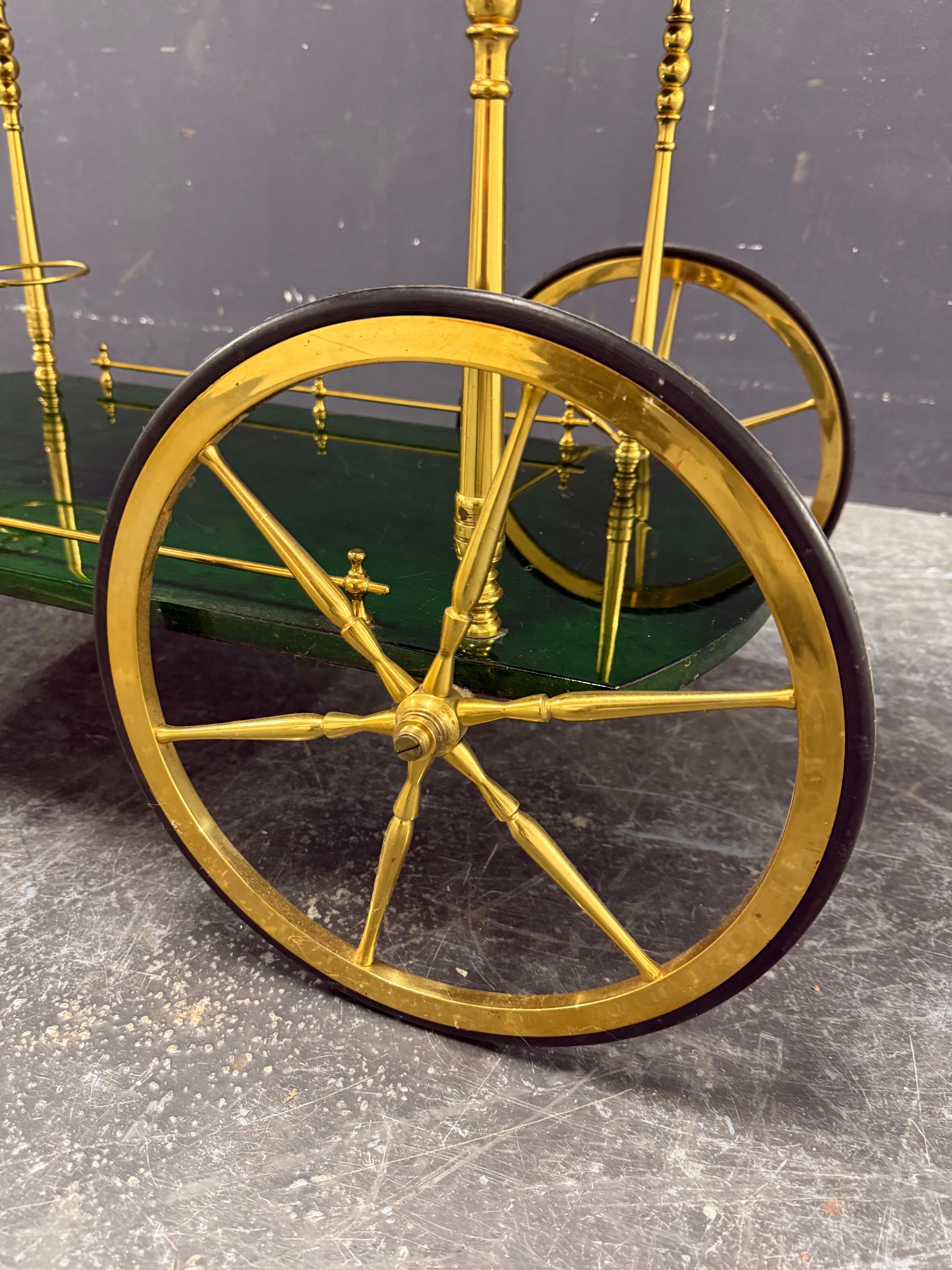 Très rare et inhabituel chariot de bar Aldo Tura en vente 7