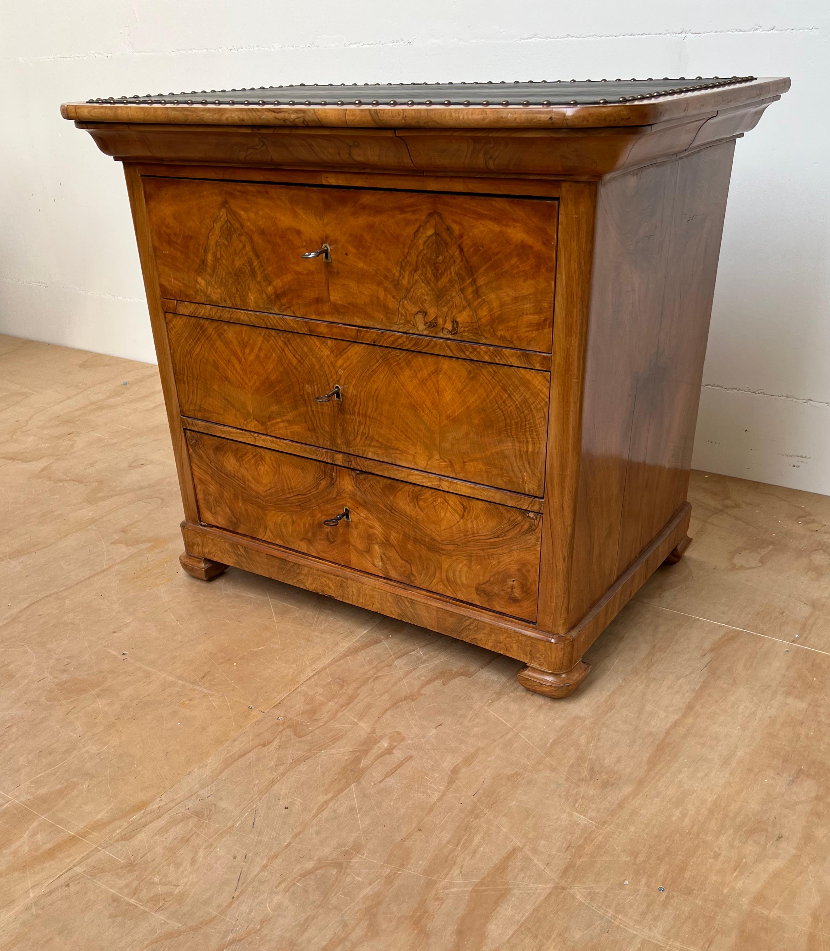 Extraordinary walnut veneered architects drawing table and chest of drawers into one.

This amazing quality and excellent condition chest and drawing table was handcrafted in the 19th century. In all our years of selling rare antiques we have never