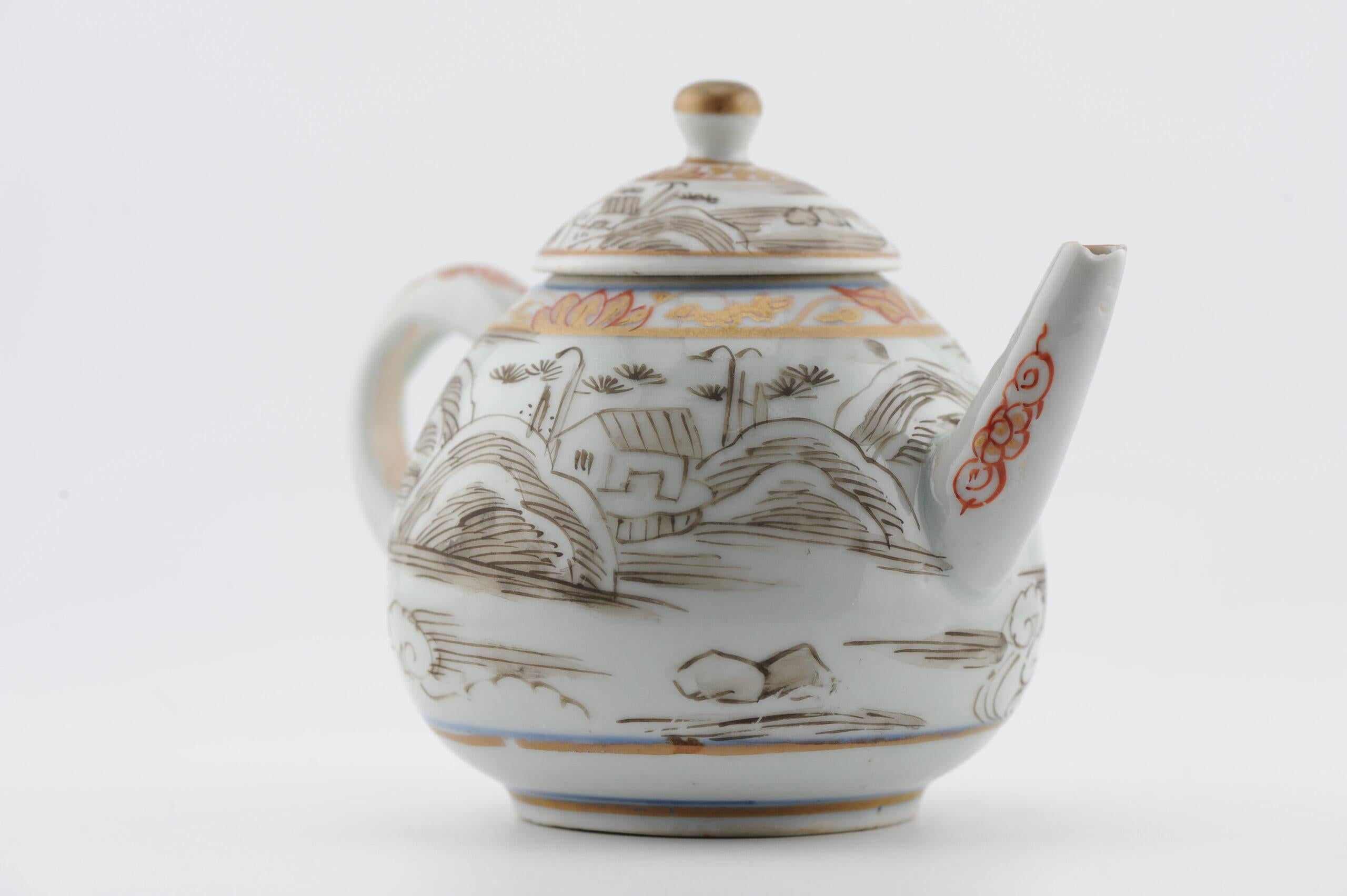 Very rare Antique Ca 1700 Japanese Porcelain Grisaille Decorated Teapot For Sale 5