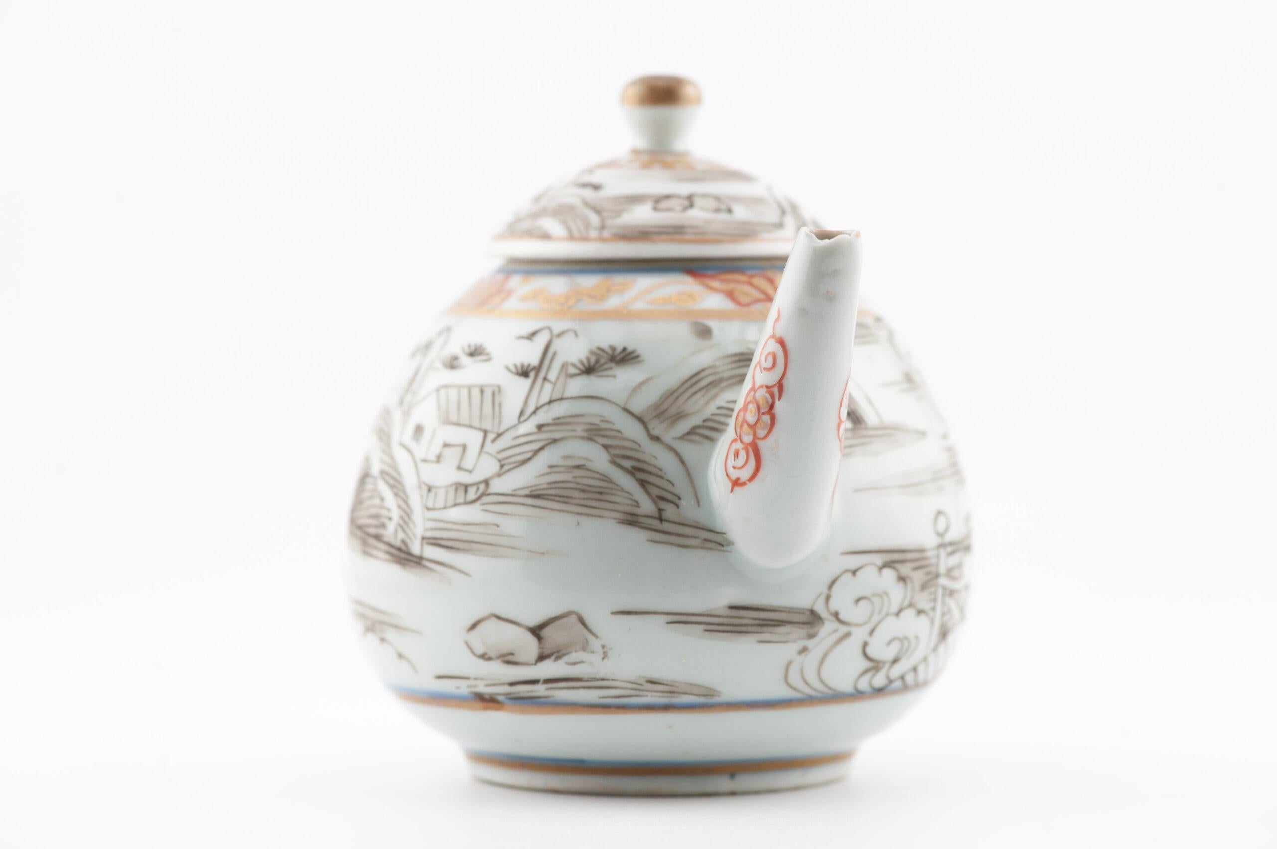 Very rare Antique Ca 1700 Japanese Porcelain Grisaille Decorated Teapot For Sale 6