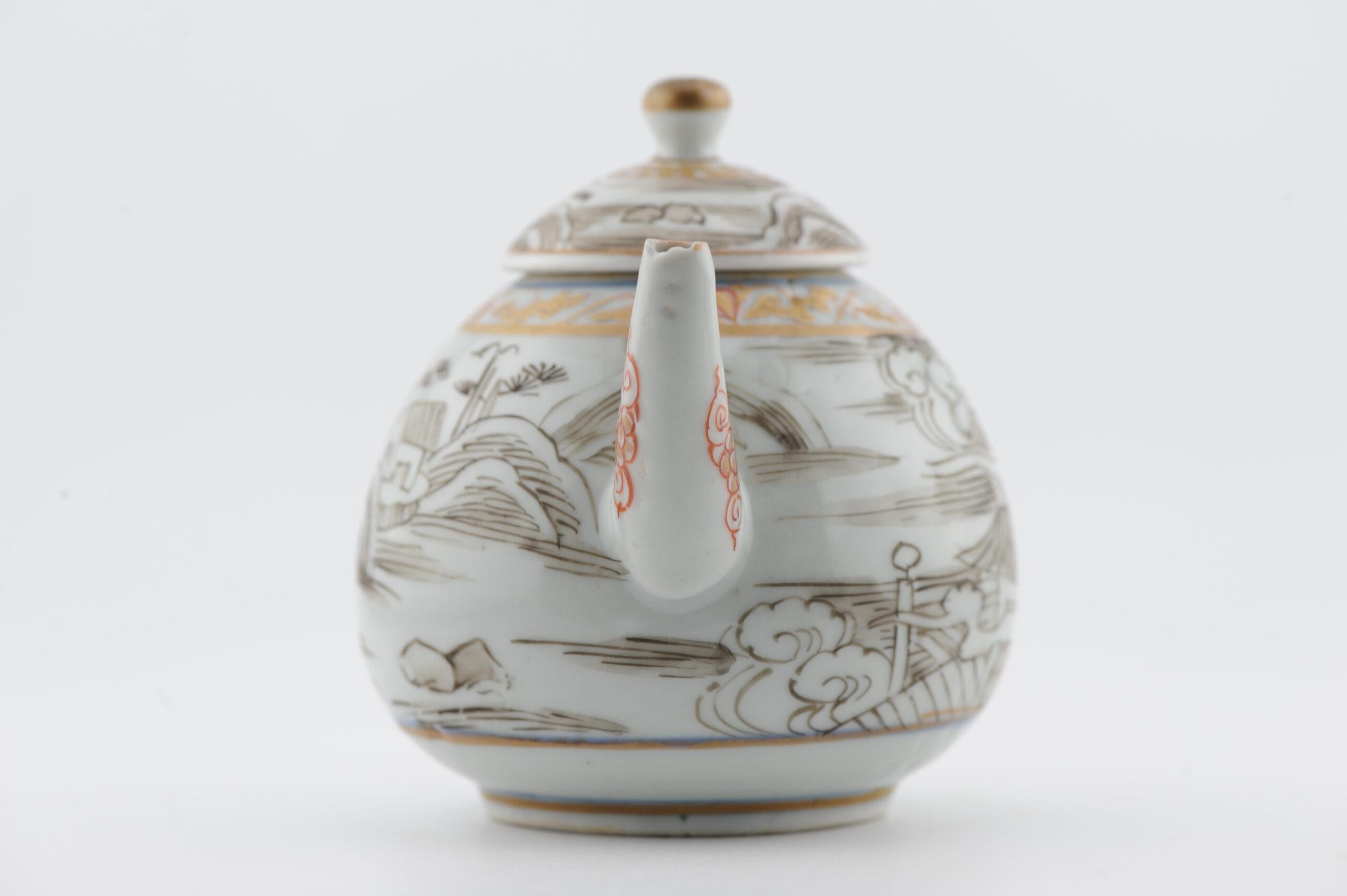 Very rare Antique Ca 1700 Japanese Porcelain Grisaille Decorated Teapot For Sale 7