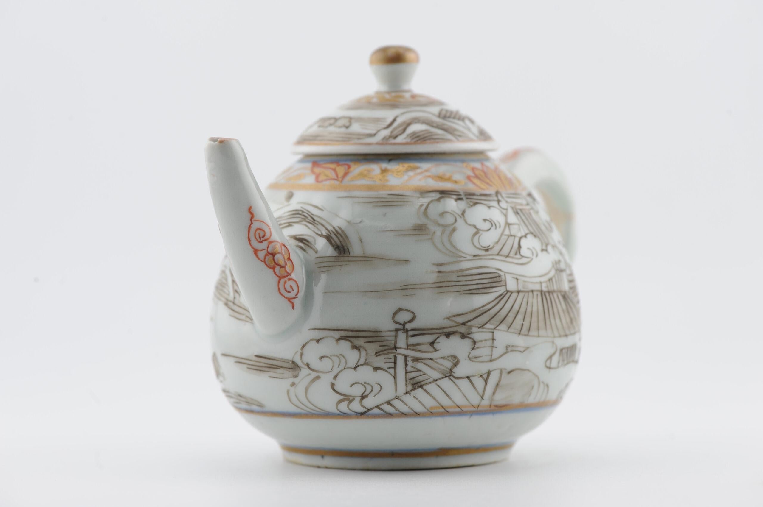 Very rare Antique Ca 1700 Japanese Porcelain Grisaille Decorated Teapot For Sale 8