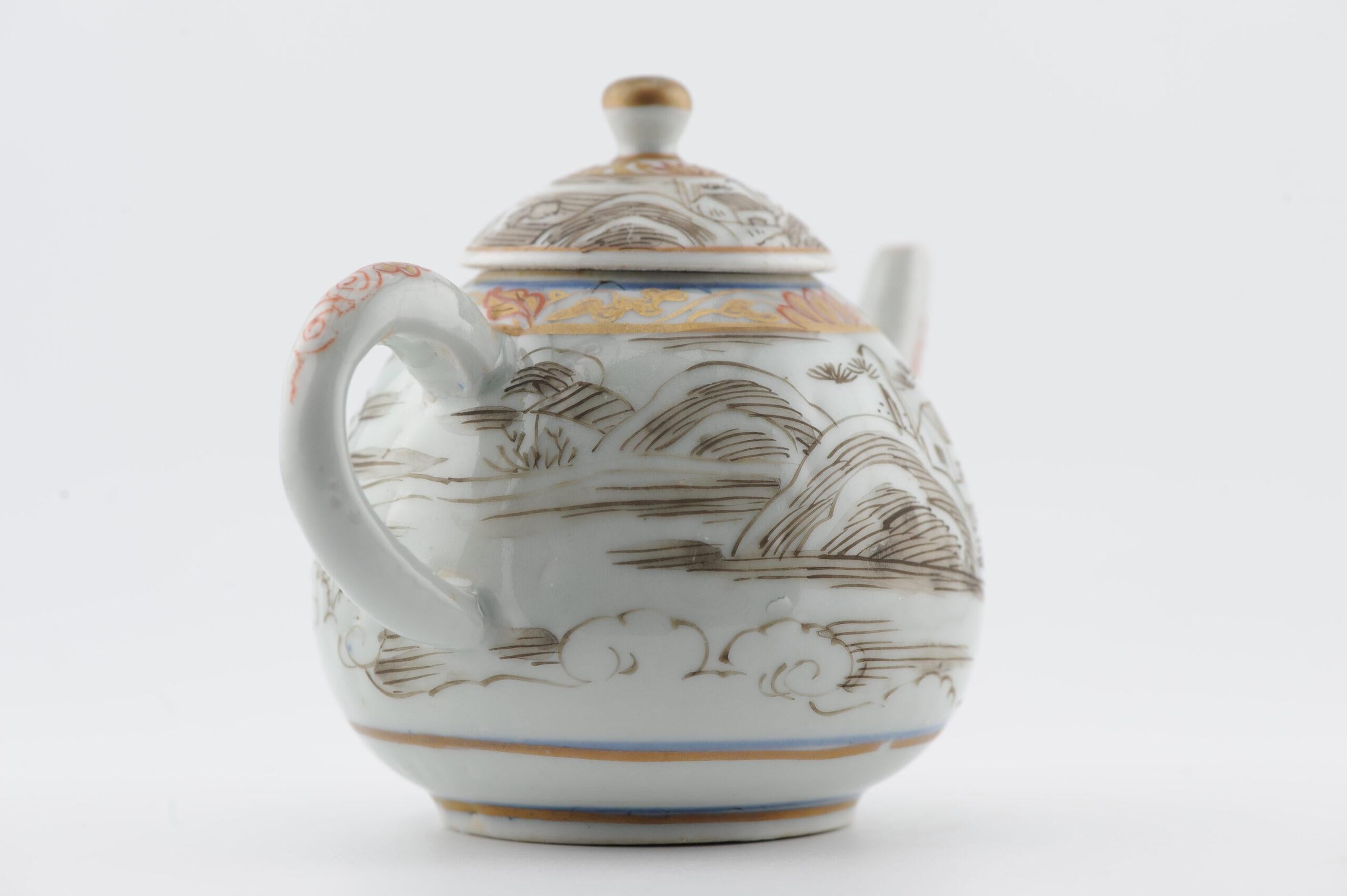 Very rare Antique Ca 1700 Japanese Porcelain Grisaille Decorated Teapot For Sale 2