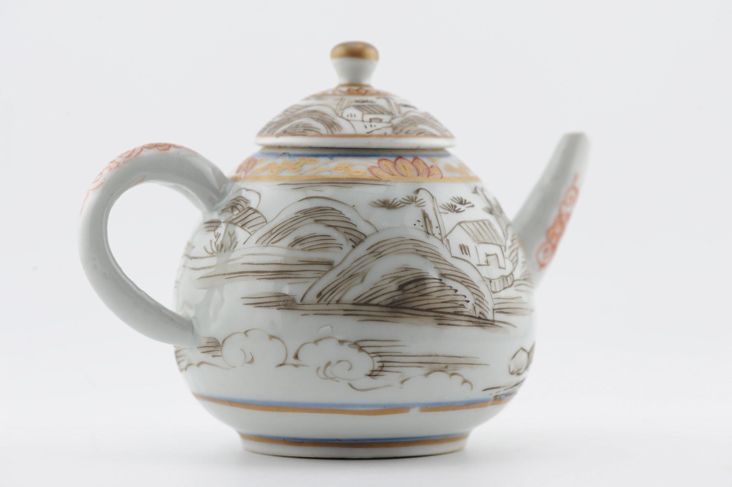 Very rare Antique Ca 1700 Japanese Porcelain Grisaille Decorated Teapot For Sale 3