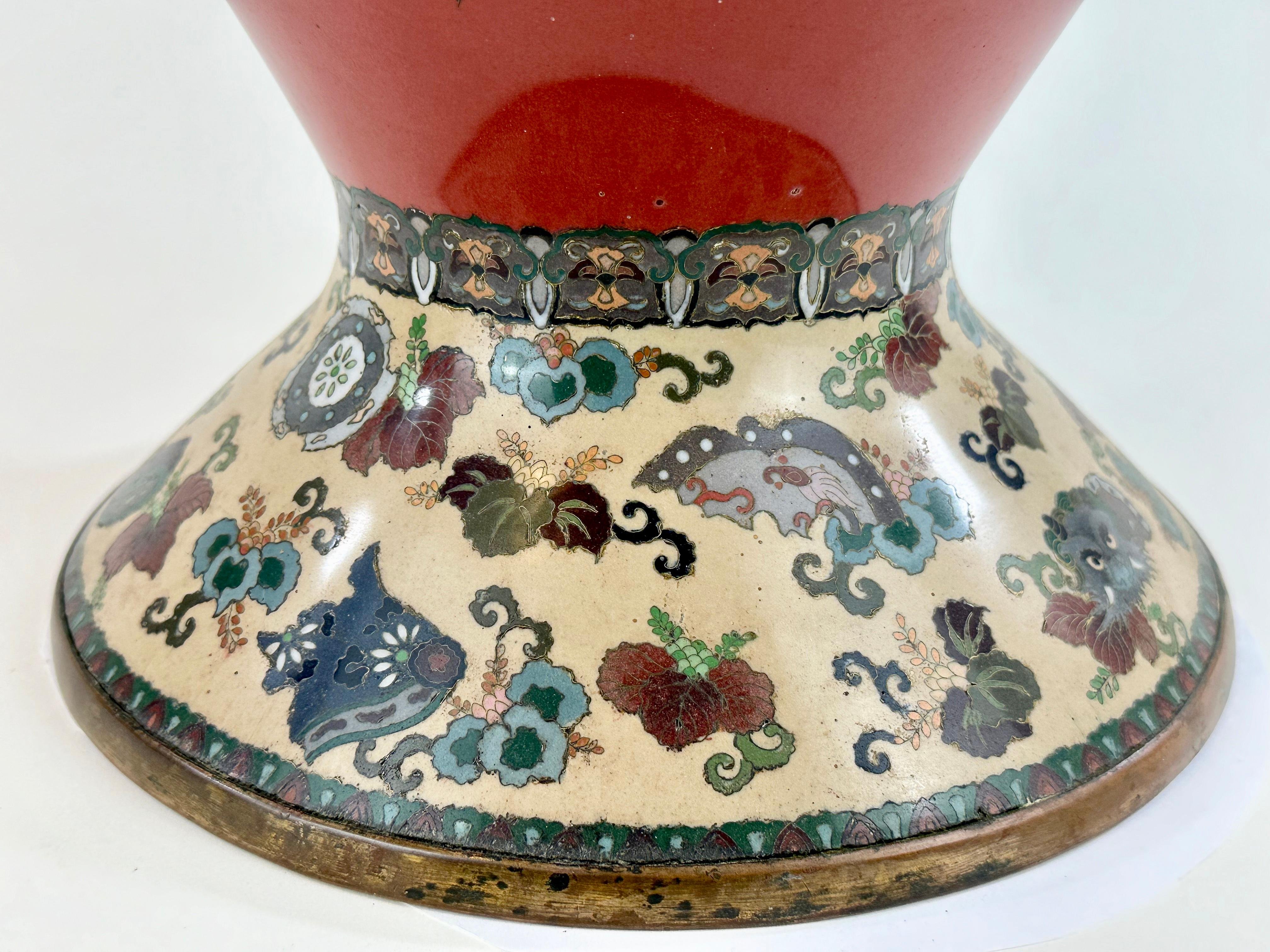 XIXe siècle Très rare vase cloisonné japonais ancien de l'ère Meiji (fin des années 1800) Falcon 34