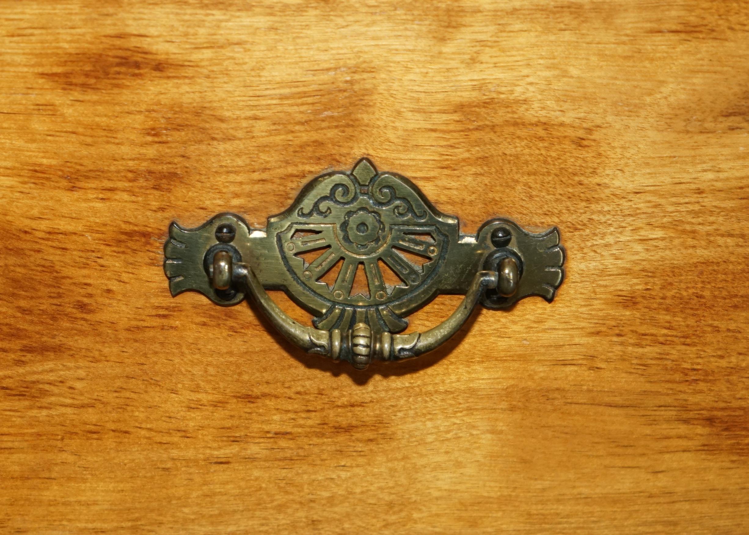 Legno di seta MOLTO RARO CASSETTIERA ANTICA VITTORIANA CON TIMBRO DI Howard & Sons in vendita