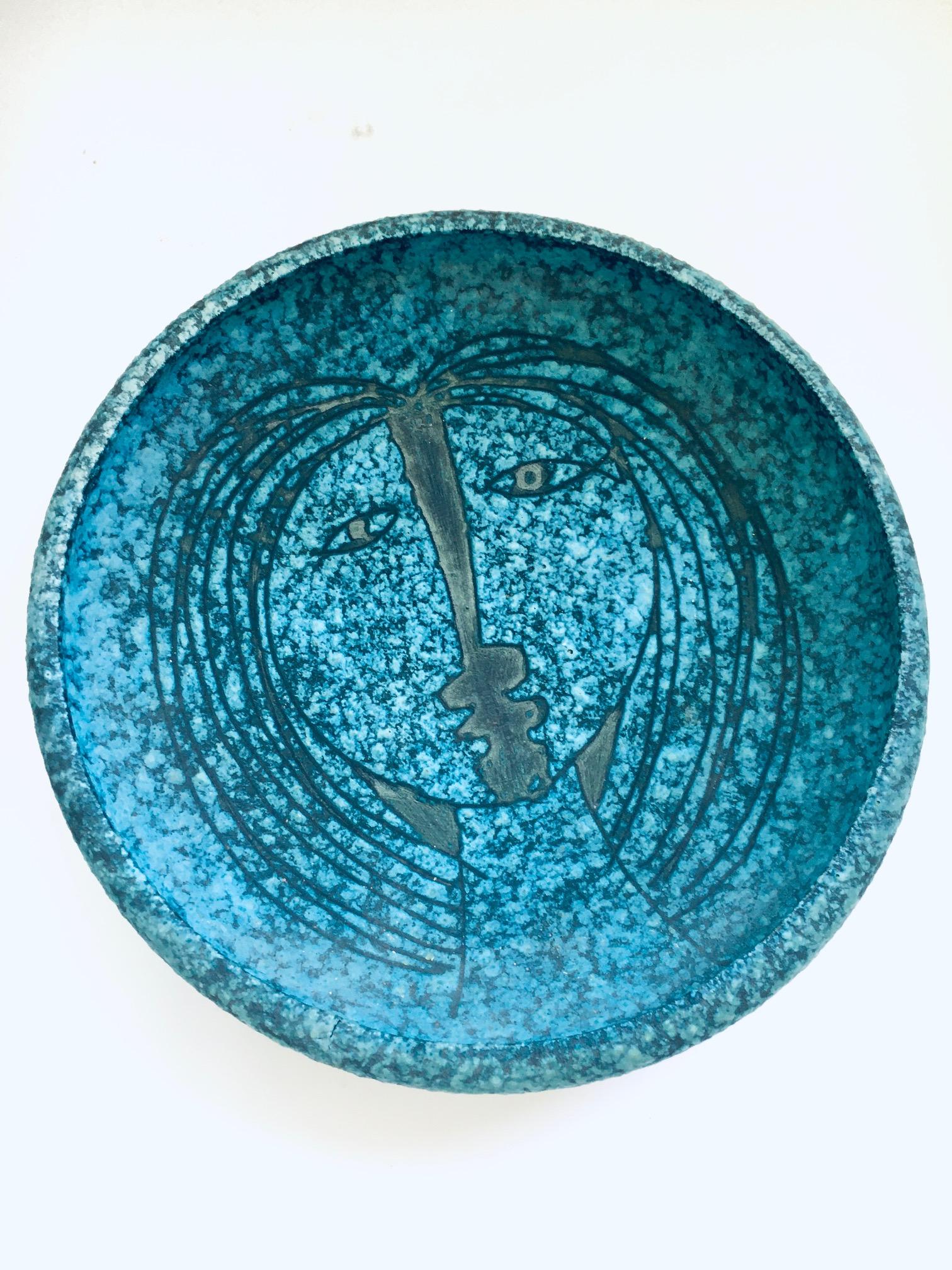 VERY RARE Art Ceramics Sgraffito Face Bowl by Alvino Bagni for Raymor For Sale 4
