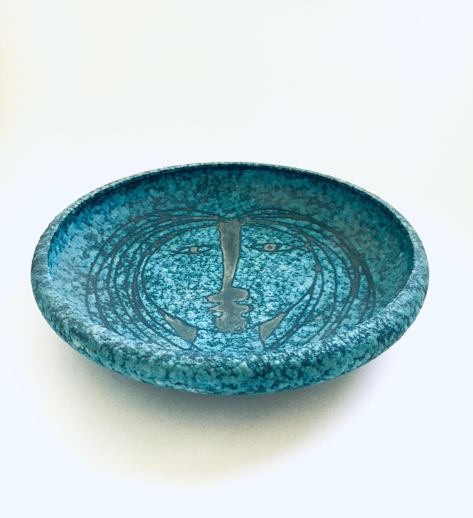 Mid-Century Modern VERY RARE Art Ceramics Sgraffito Face Bowl by Alvino Bagni for Raymor For Sale