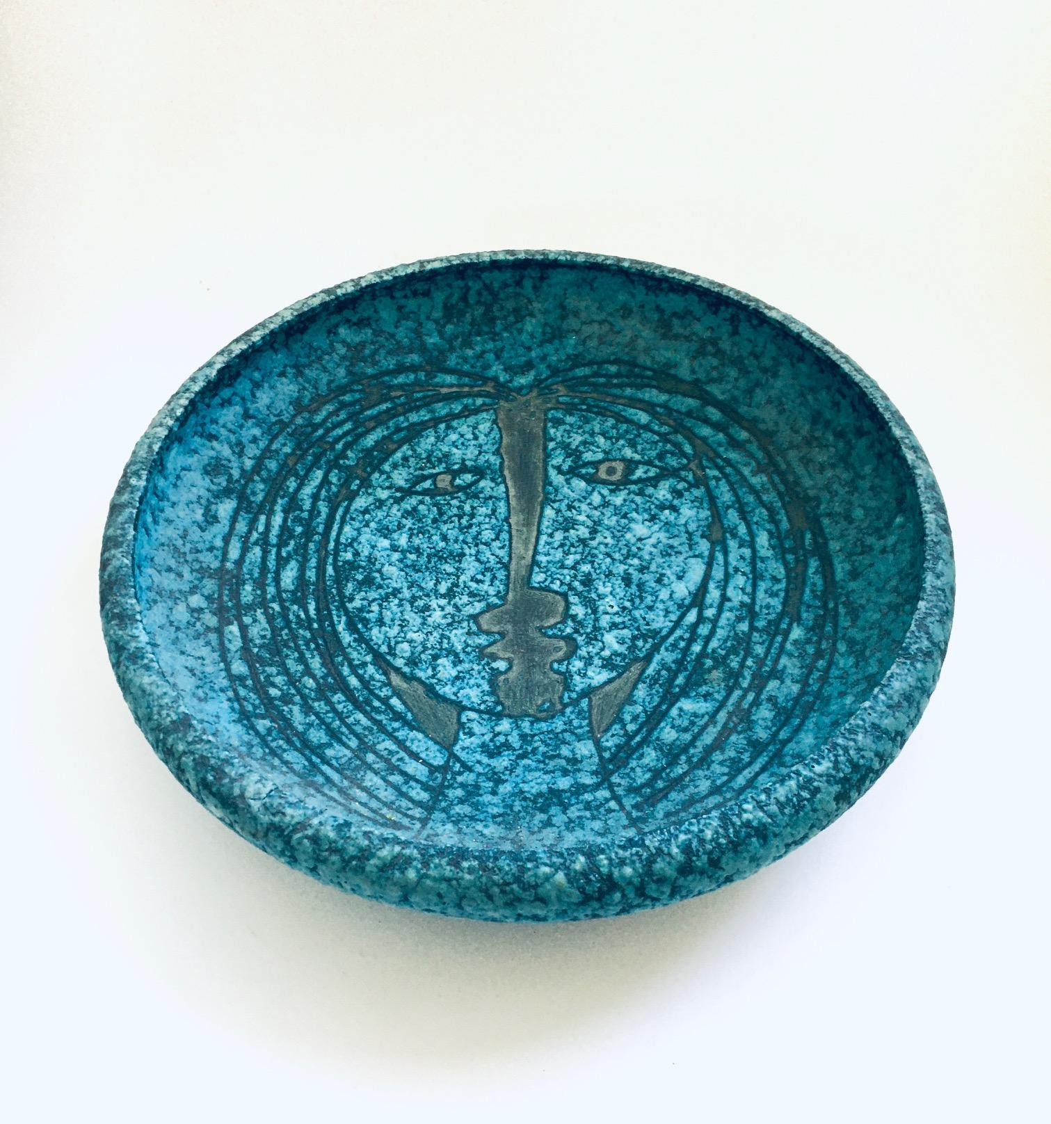 VERY RARE Art Ceramics Sgraffito Face Bowl by Alvino Bagni for Raymor In Good Condition For Sale In Oud-Turnhout, VAN