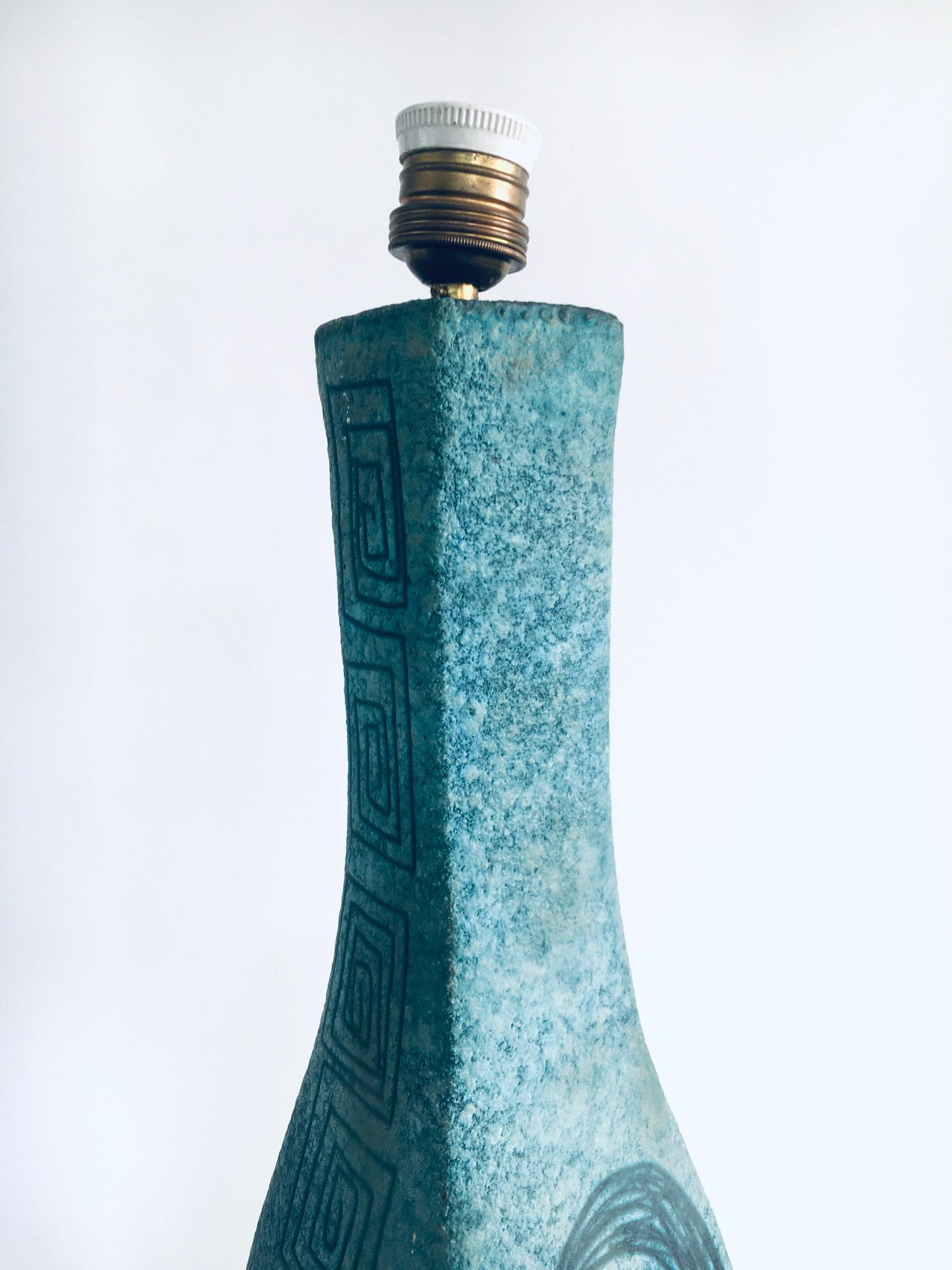 SEHR Seltene Kunstkeramik Sgraffito Tischlampe von Alvino Bagni für Raymor, Italien (Keramik) im Angebot