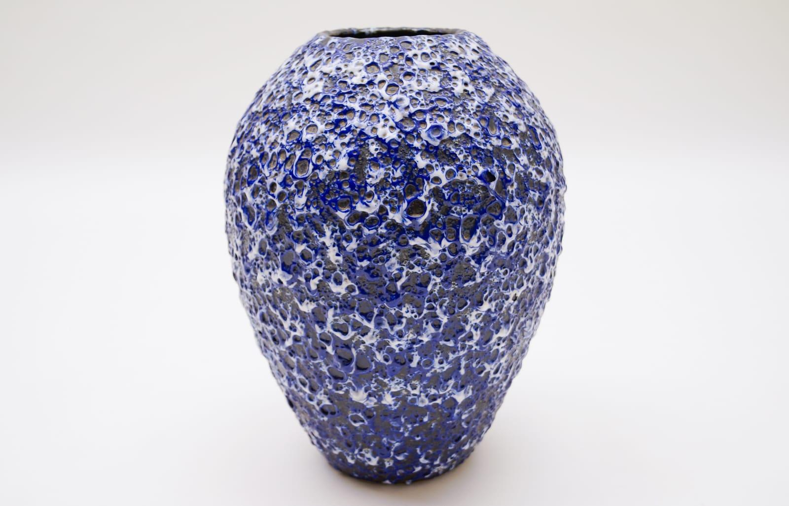 Sehr seltene große blau-weiße Fettlava-Vase von ES Keramik, Deutschland, 1950er Jahre

Sehr guter Zustand.
