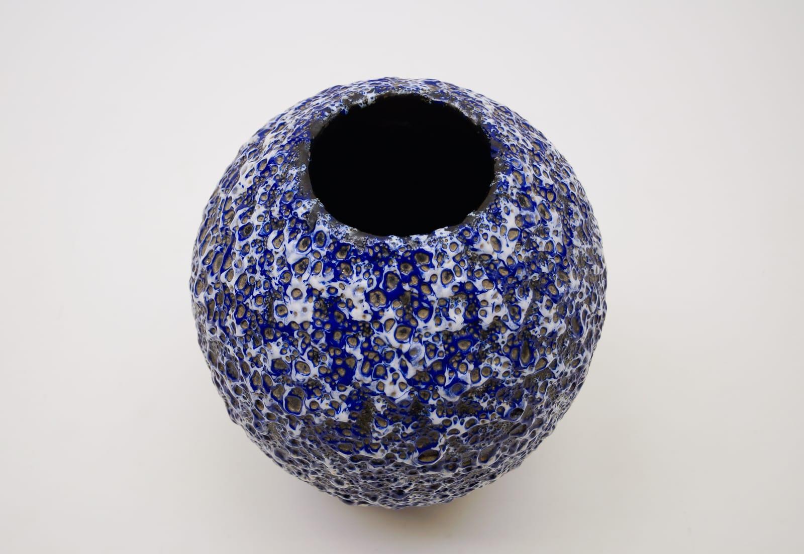 Céramique Superbe et très rare grand vase bleu et blanc en lave grasse d'ES Keramik, Allemagne, années 1950 en vente