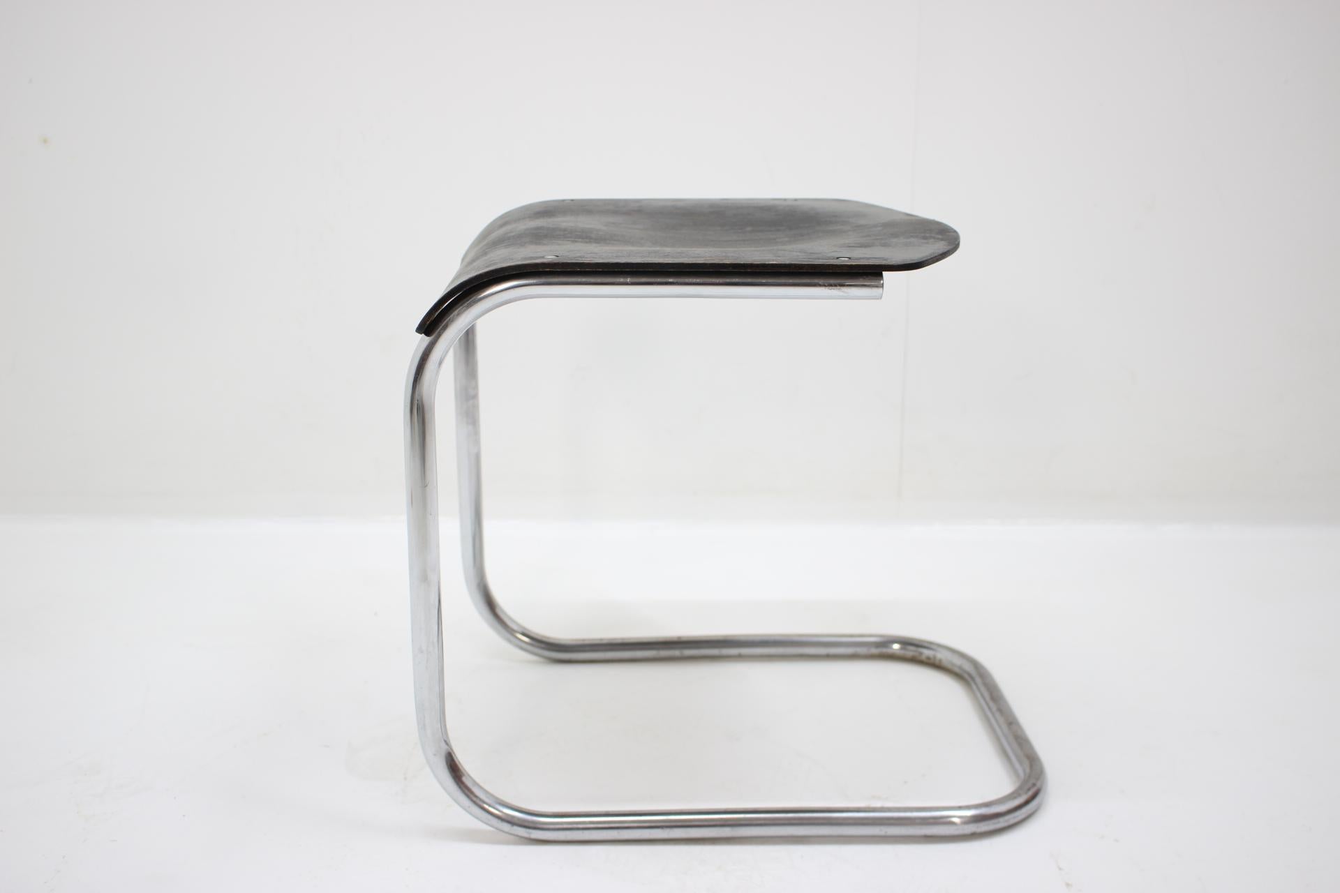 - 1930s
- Designer: Mart Stam
- Maker: Robert Slezák
- Marked by paper label
- Completely original condition
- Chrome with patina.