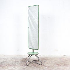 Rarísimo espejo giratorio de pie Bauhaus de Vichr & Co.
