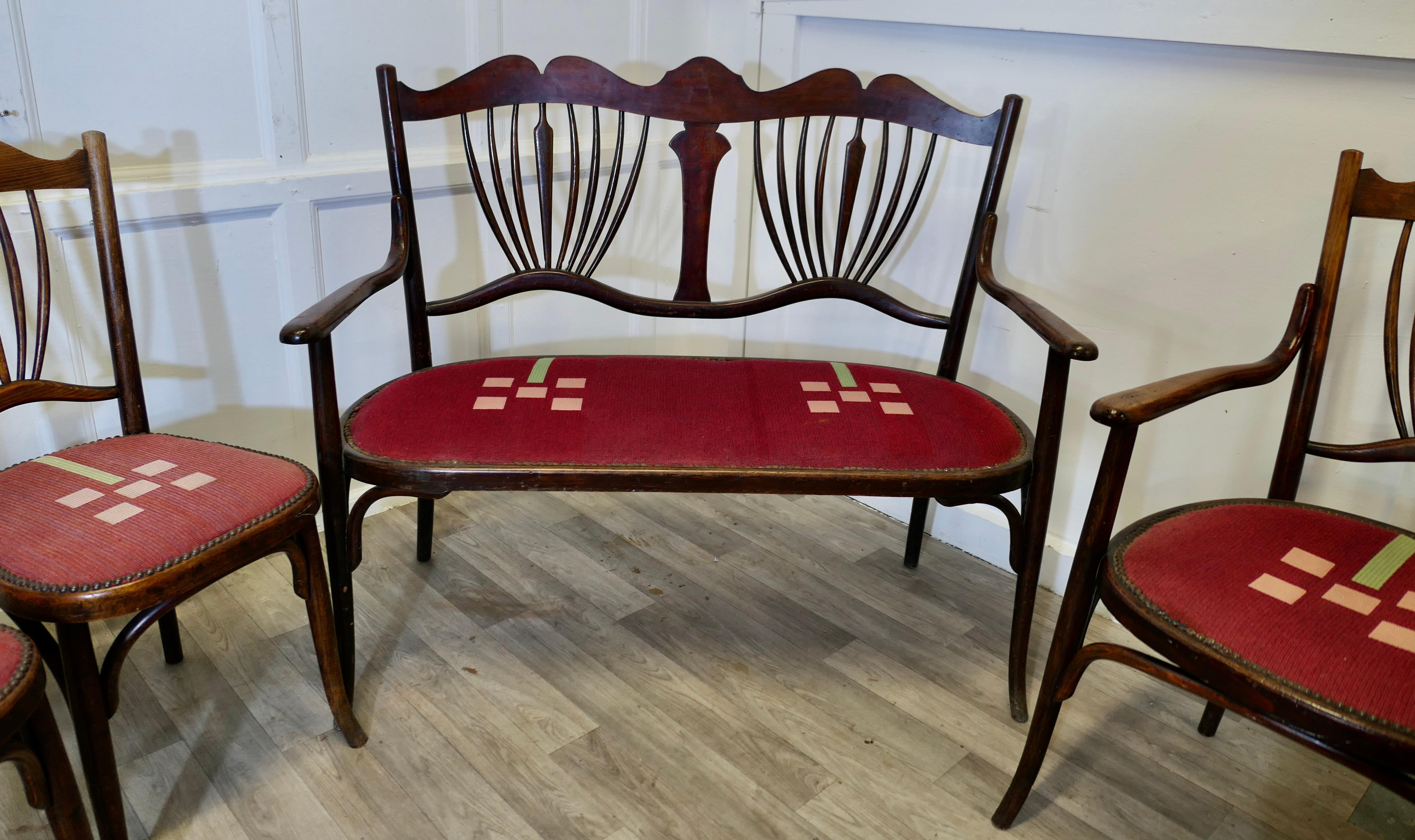 Début du 20ème siècle Ensemble de salon Baumann très rare en bois courbé   Il s'agit d'une suite Baumann originale en vente