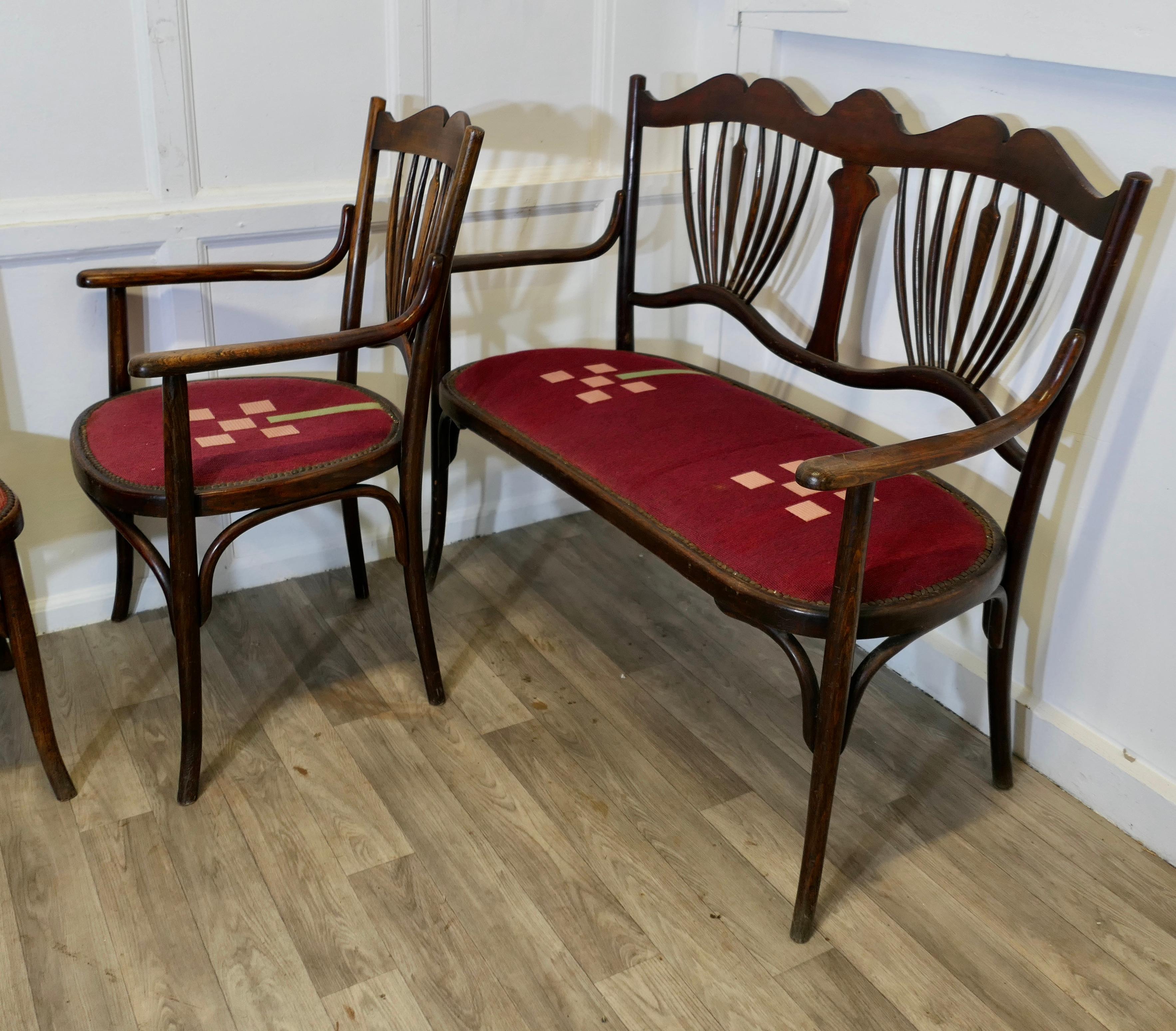 Bois cintré Ensemble de salon Baumann très rare en bois courbé   Il s'agit d'une suite Baumann originale en vente
