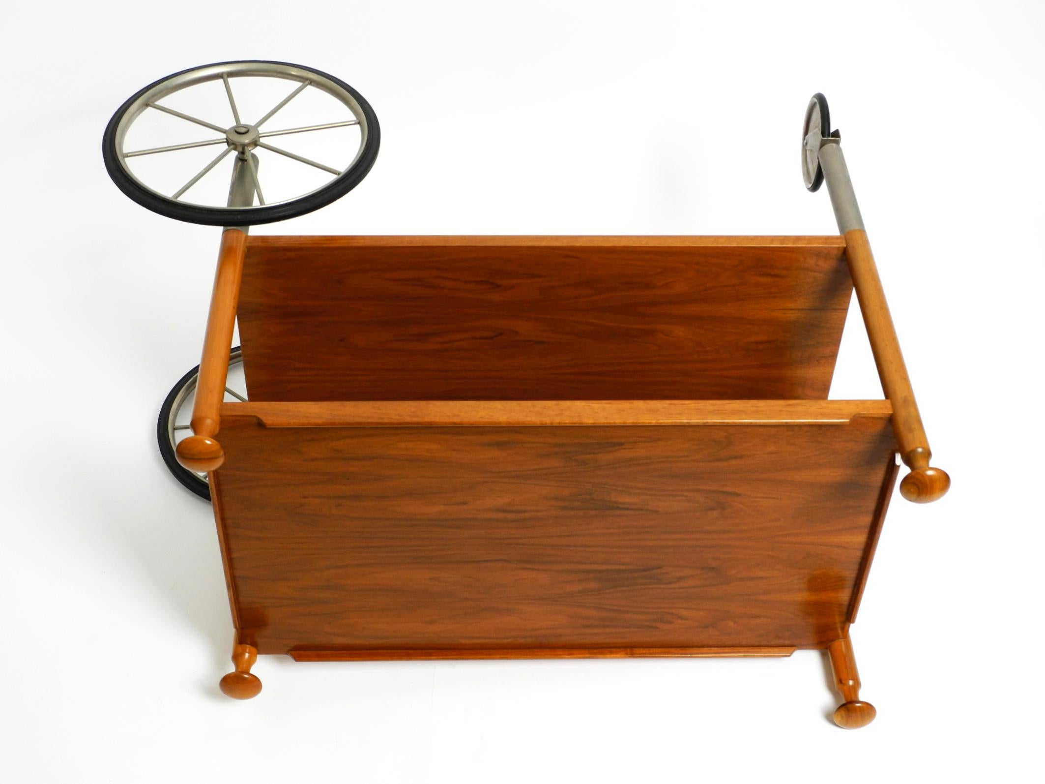 Sehr seltener schöner, schöner Mid-Century-Modern-Barwagen aus Nussbaumholz von Wilhelm Renz im Angebot 5