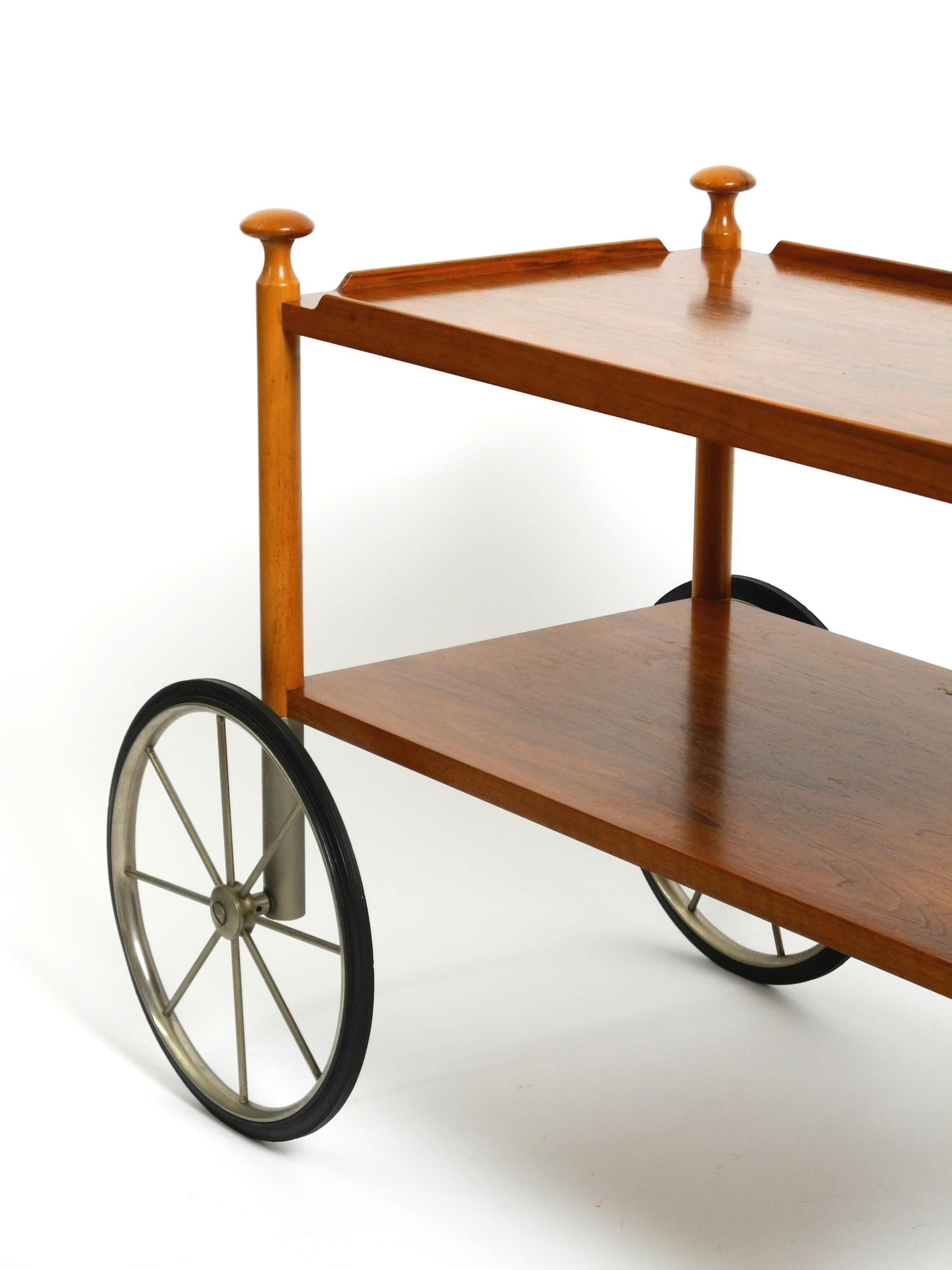 Sehr seltener schöner, schöner Mid-Century-Modern-Barwagen aus Nussbaumholz von Wilhelm Renz im Angebot 9