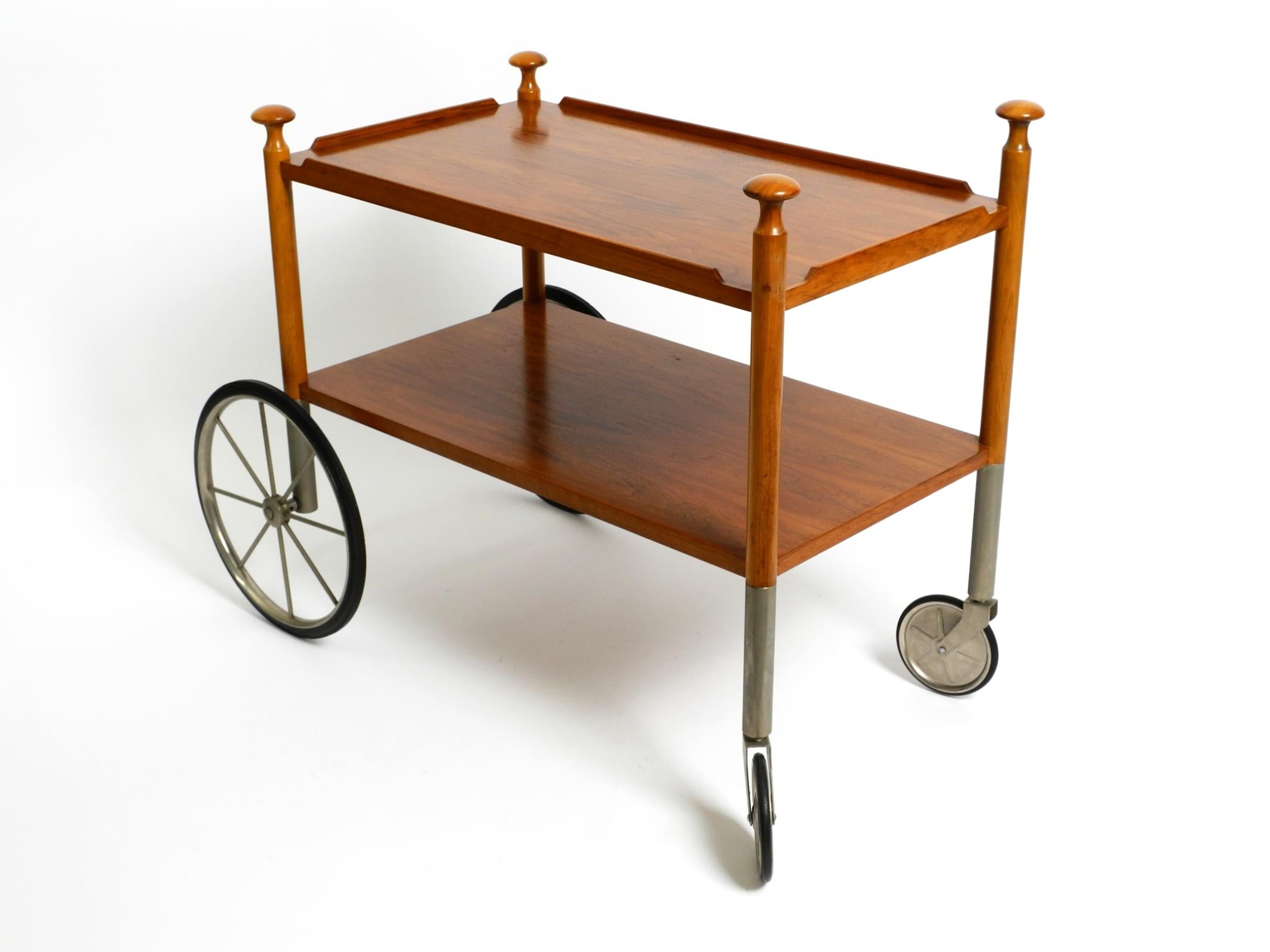 Sehr seltener schöner, schöner Mid-Century-Modern-Barwagen aus Nussbaumholz von Wilhelm Renz im Angebot 12