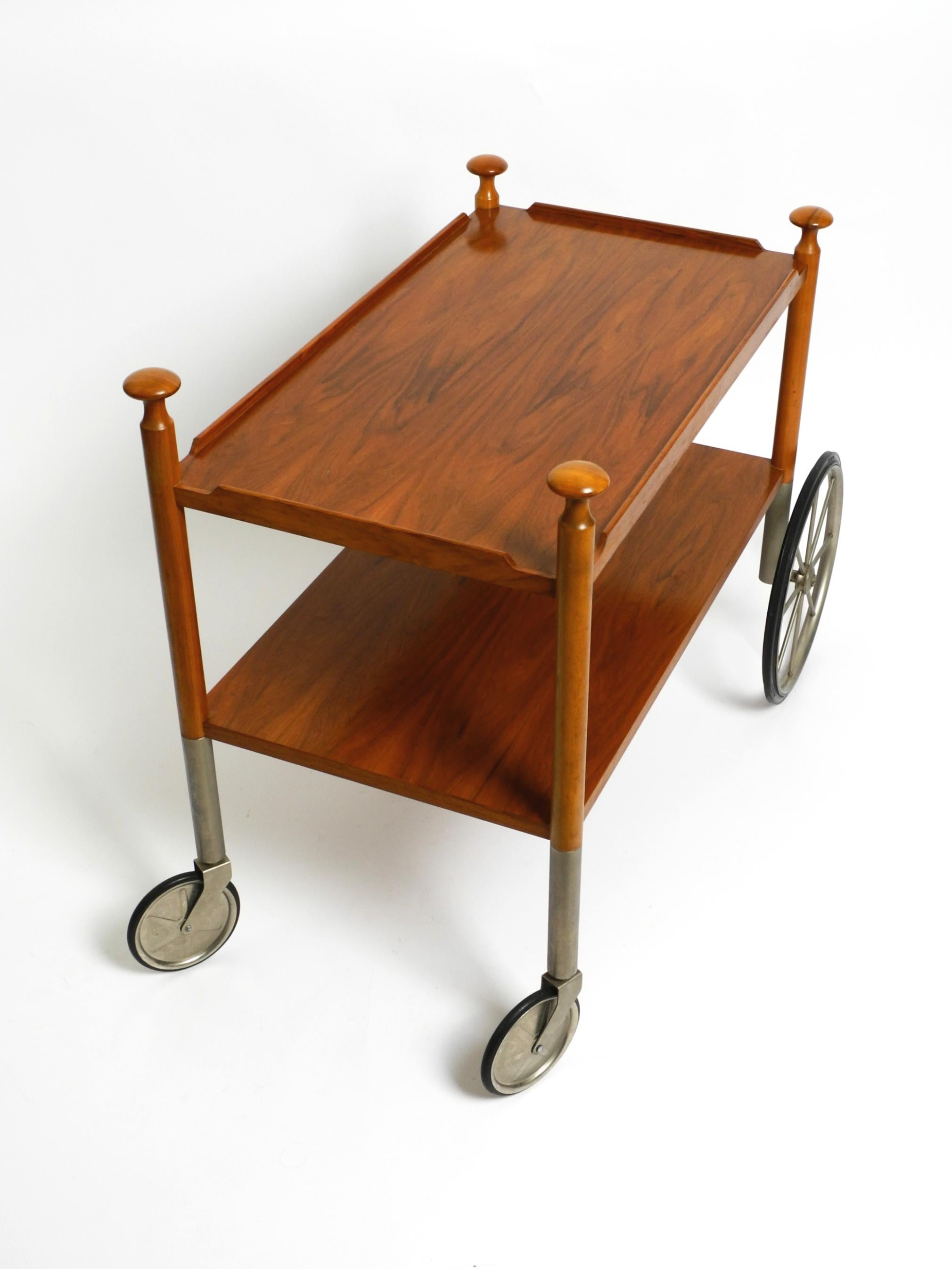 Sehr seltener schöner, schöner Mid-Century-Modern-Barwagen aus Nussbaumholz von Wilhelm Renz im Angebot 13