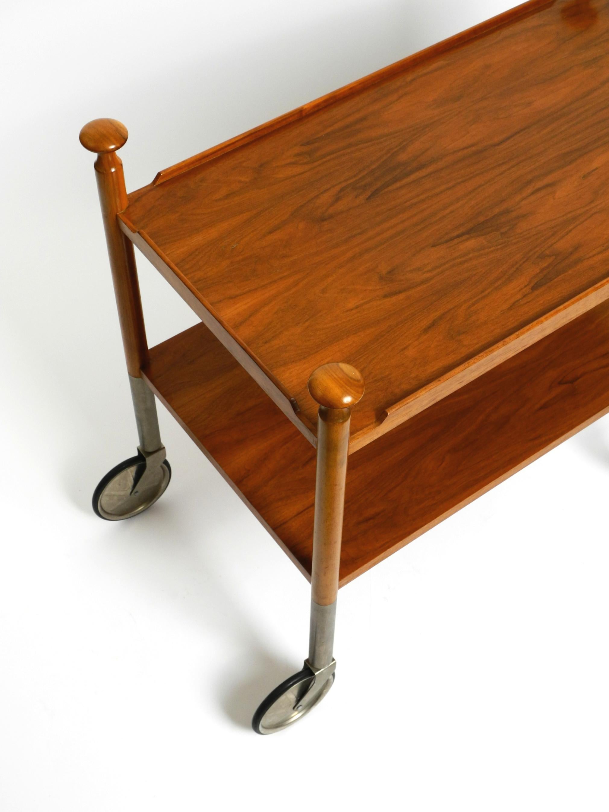 Sehr seltener schöner, schöner Mid-Century-Modern-Barwagen aus Nussbaumholz von Wilhelm Renz (Metall) im Angebot