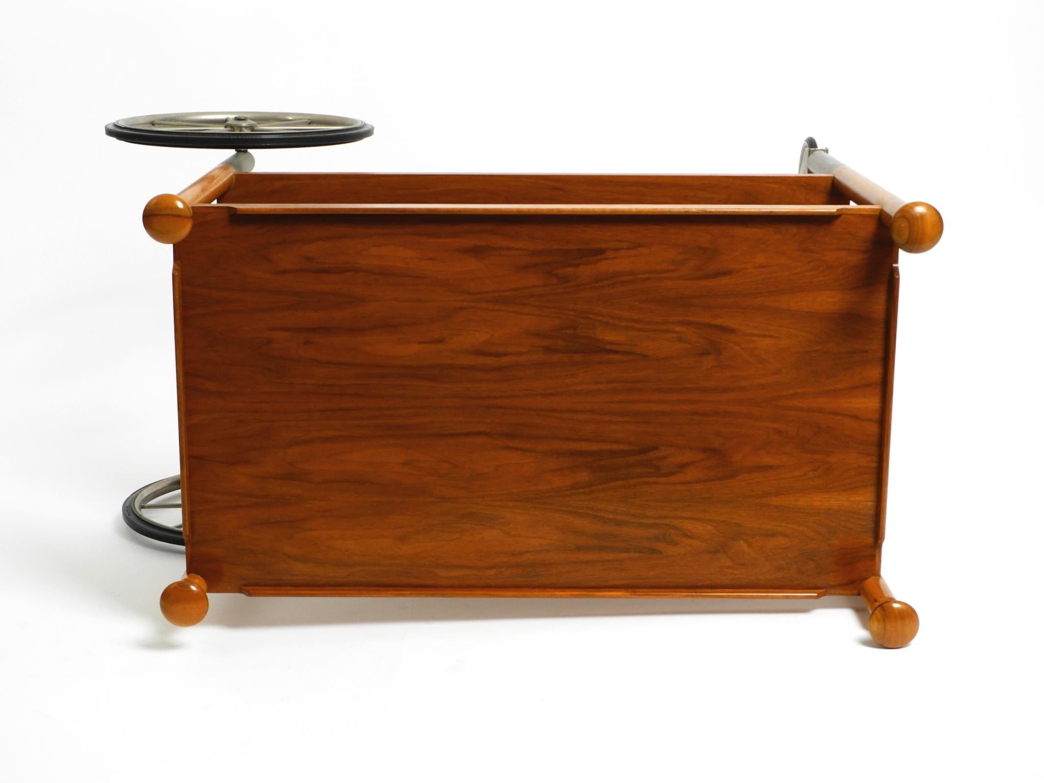 Sehr seltener schöner, schöner Mid-Century-Modern-Barwagen aus Nussbaumholz von Wilhelm Renz im Angebot 2
