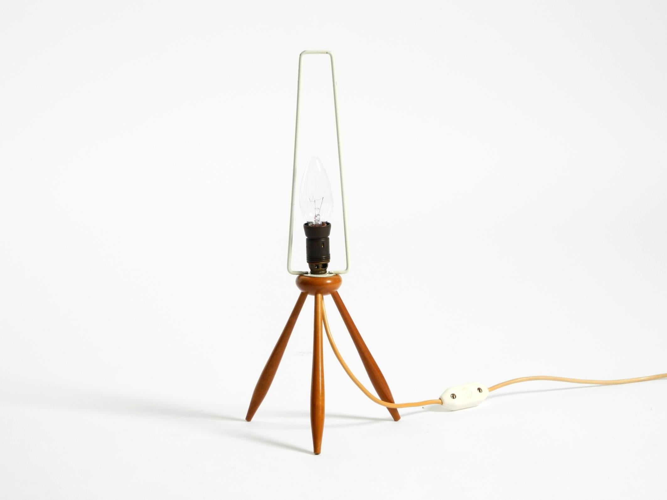 Very rare, beautiful Mid Century Modern Tripod Cocoon table lamp For Sale 6