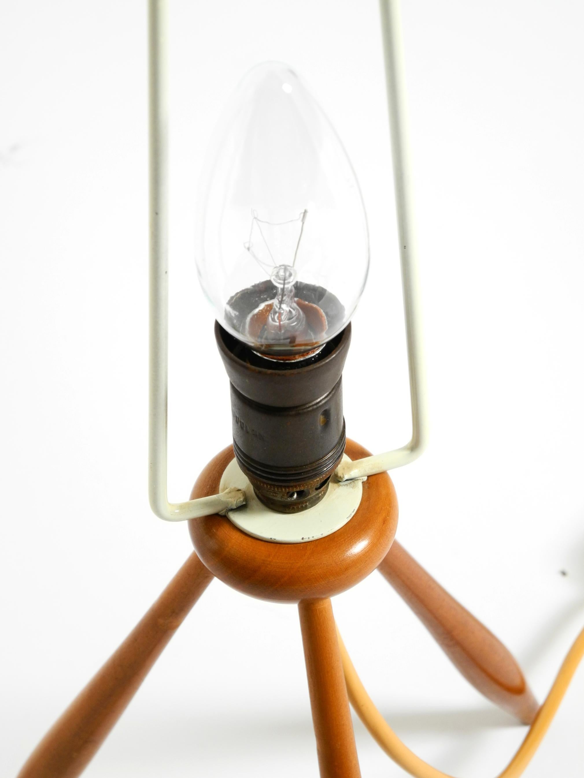 Very rare, beautiful Mid Century Modern Tripod Cocoon table lamp For Sale 7