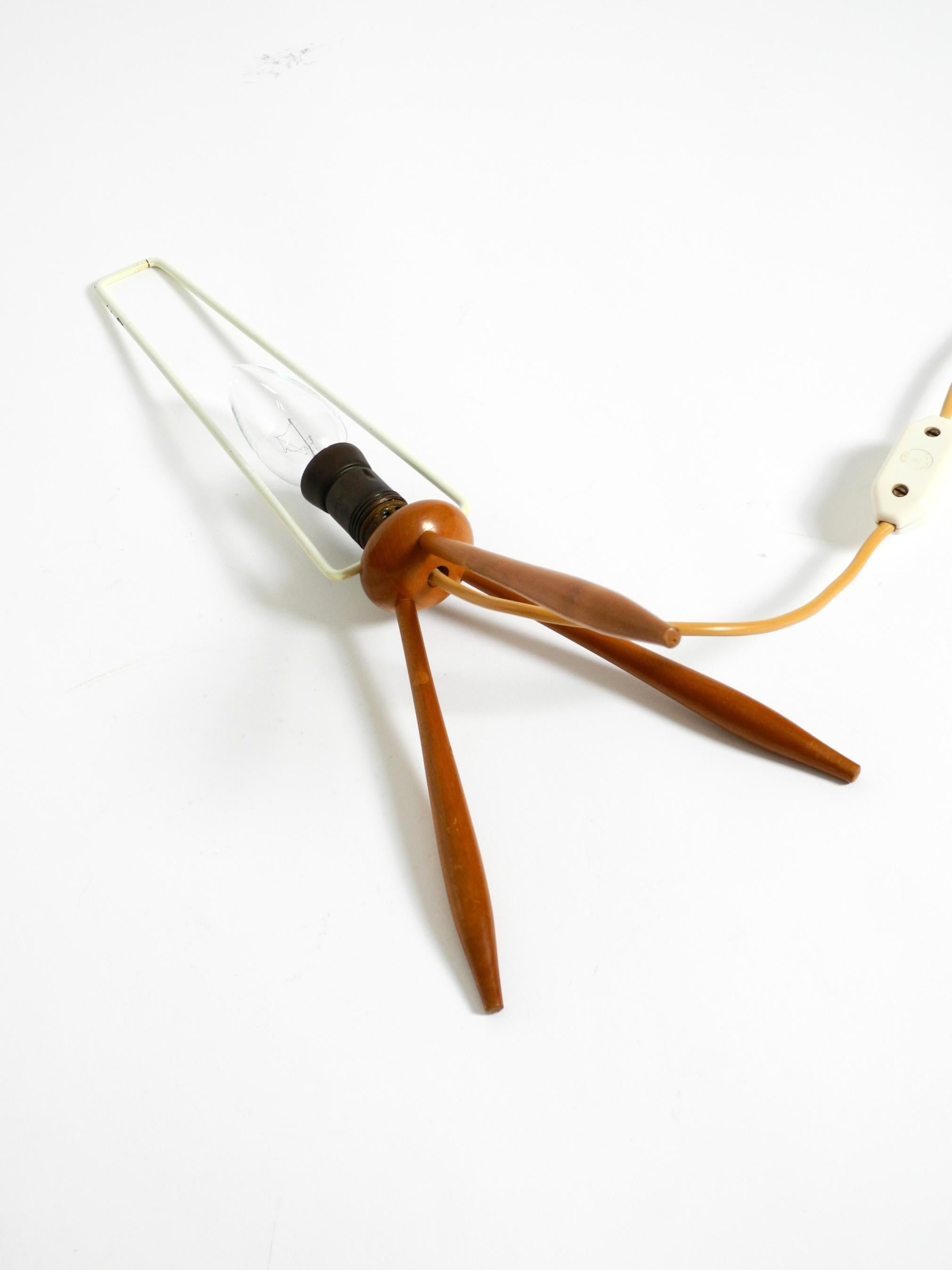 Very rare, beautiful Mid Century Modern Tripod Cocoon table lamp For Sale 8