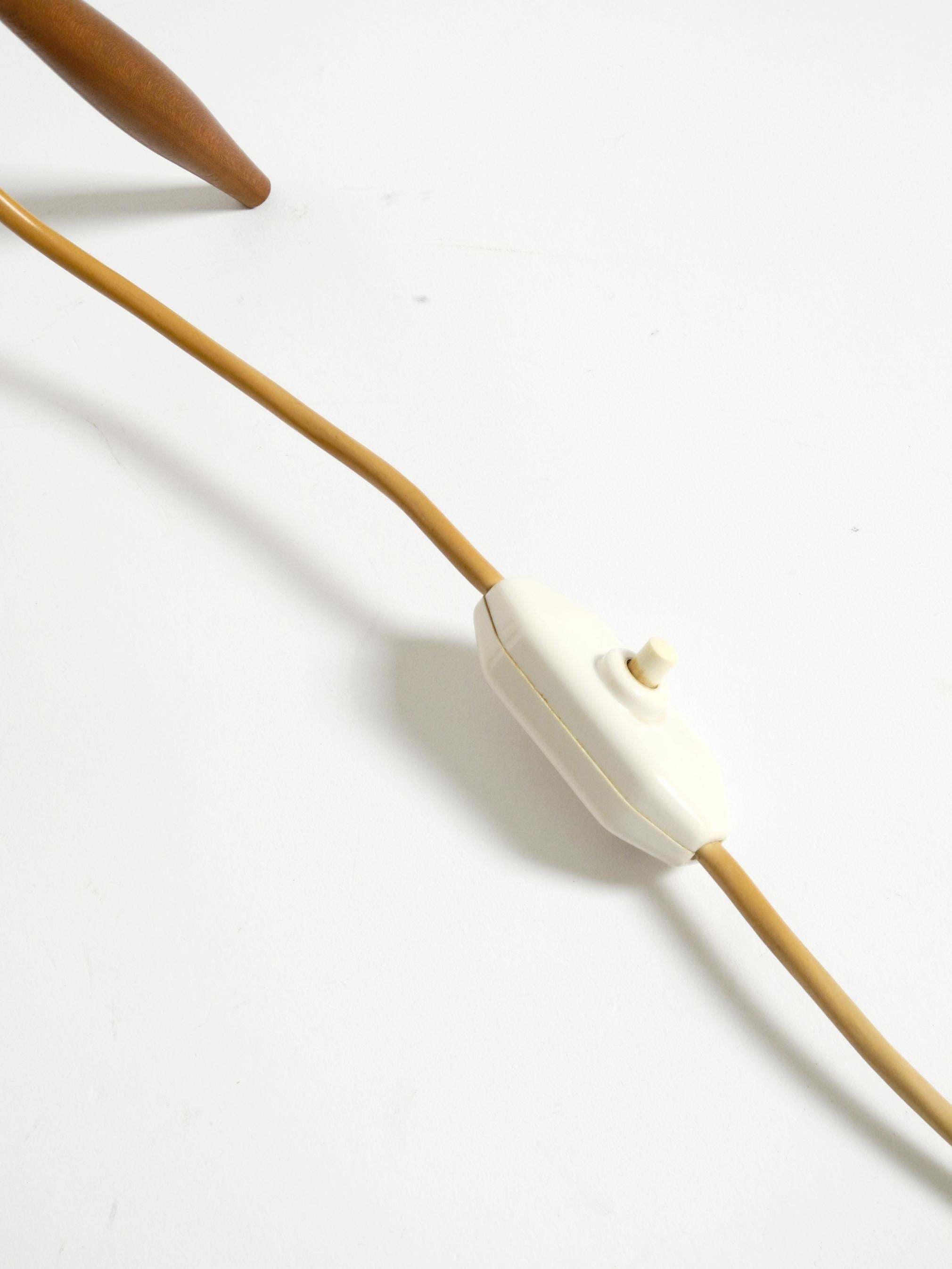 Very rare, beautiful Mid Century Modern Tripod Cocoon table lamp For Sale 10