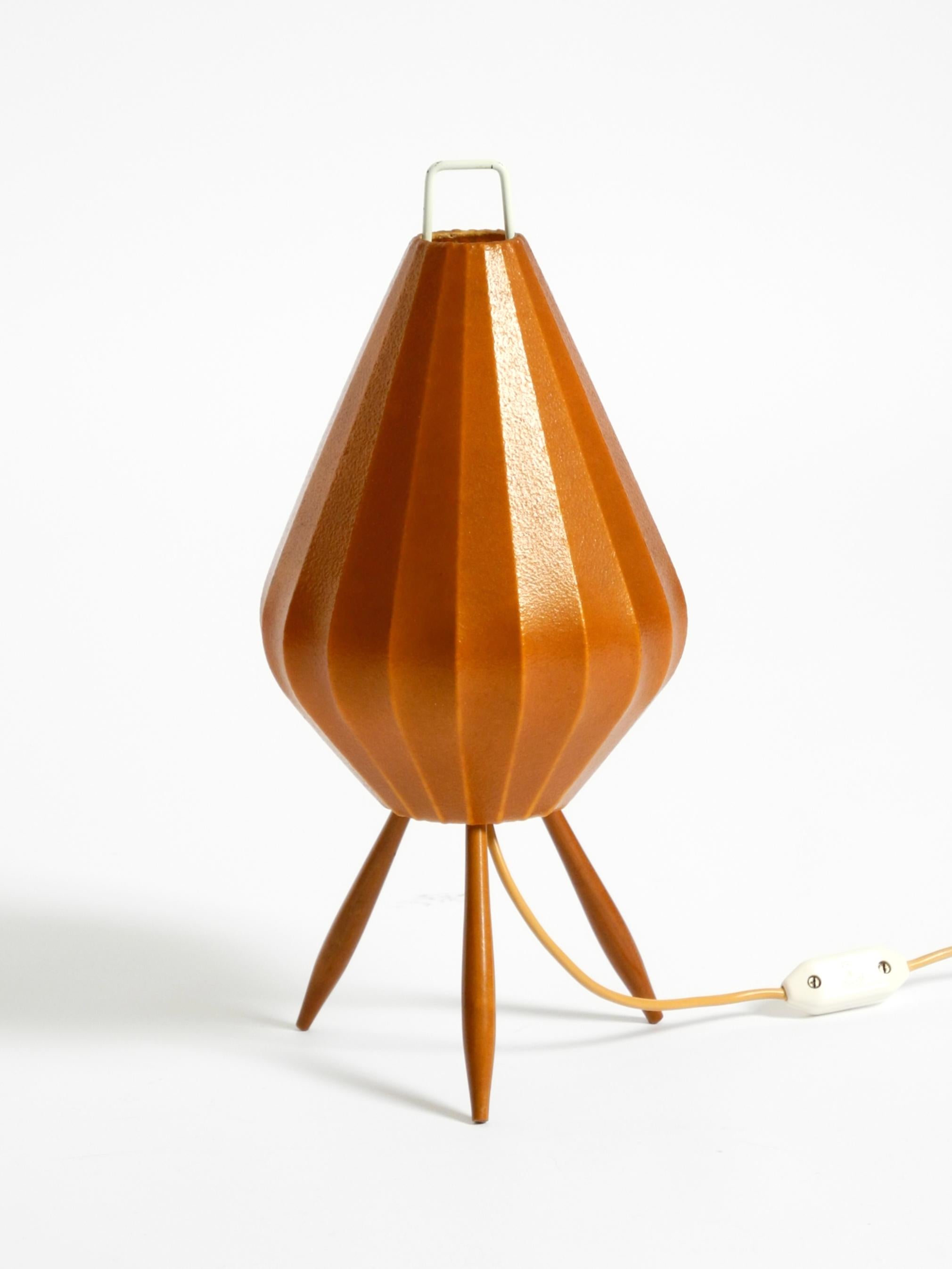 Mid-Century Modern Very rare, beautiful Mid Century Modern Tripod Cocoon table lamp For Sale