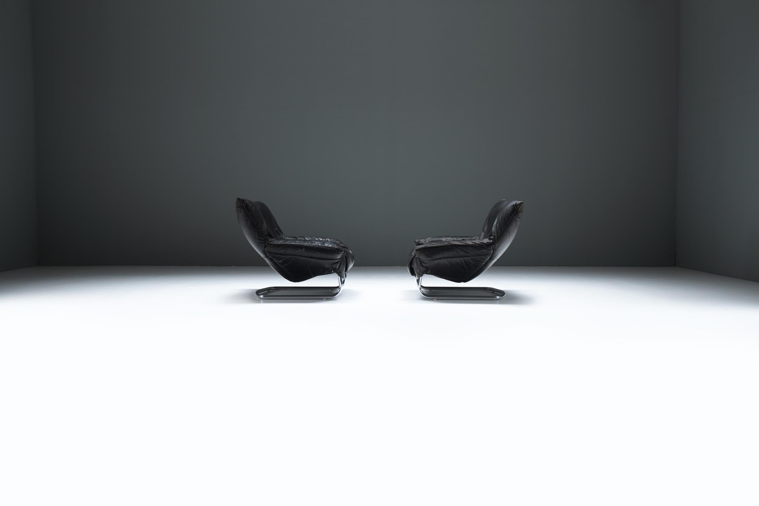 Mid-Century Modern Très rares fauteuils luge en cuir noir de Gerard Van Den Berg - Montis en vente