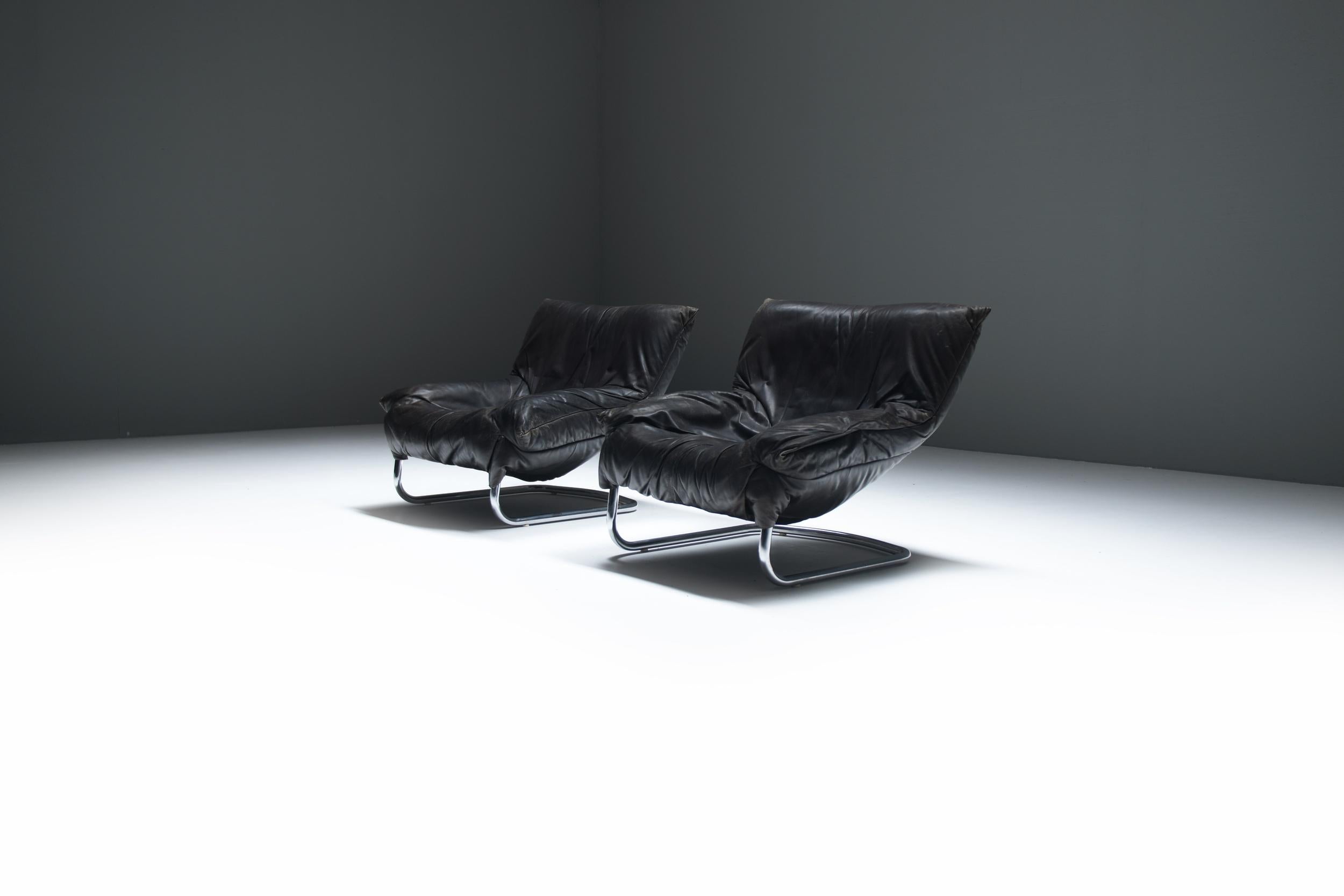 20ième siècle Très rares fauteuils luge en cuir noir de Gerard Van Den Berg - Montis en vente