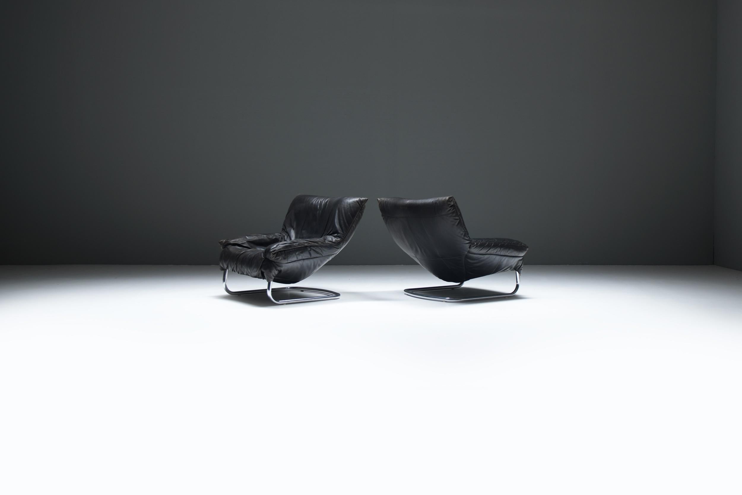 Cuir Très rares fauteuils luge en cuir noir de Gerard Van Den Berg - Montis en vente
