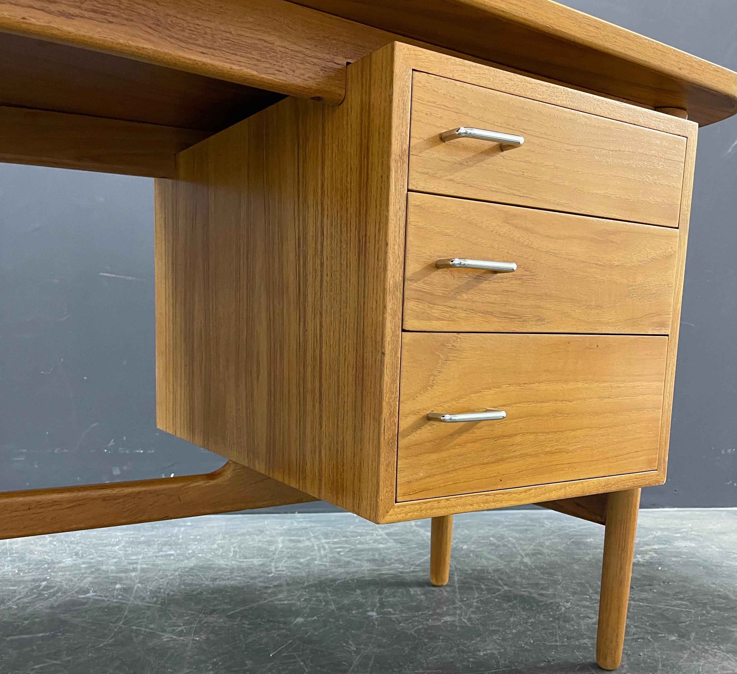 Very Rare BO85 Desk by Arne Vodder 3