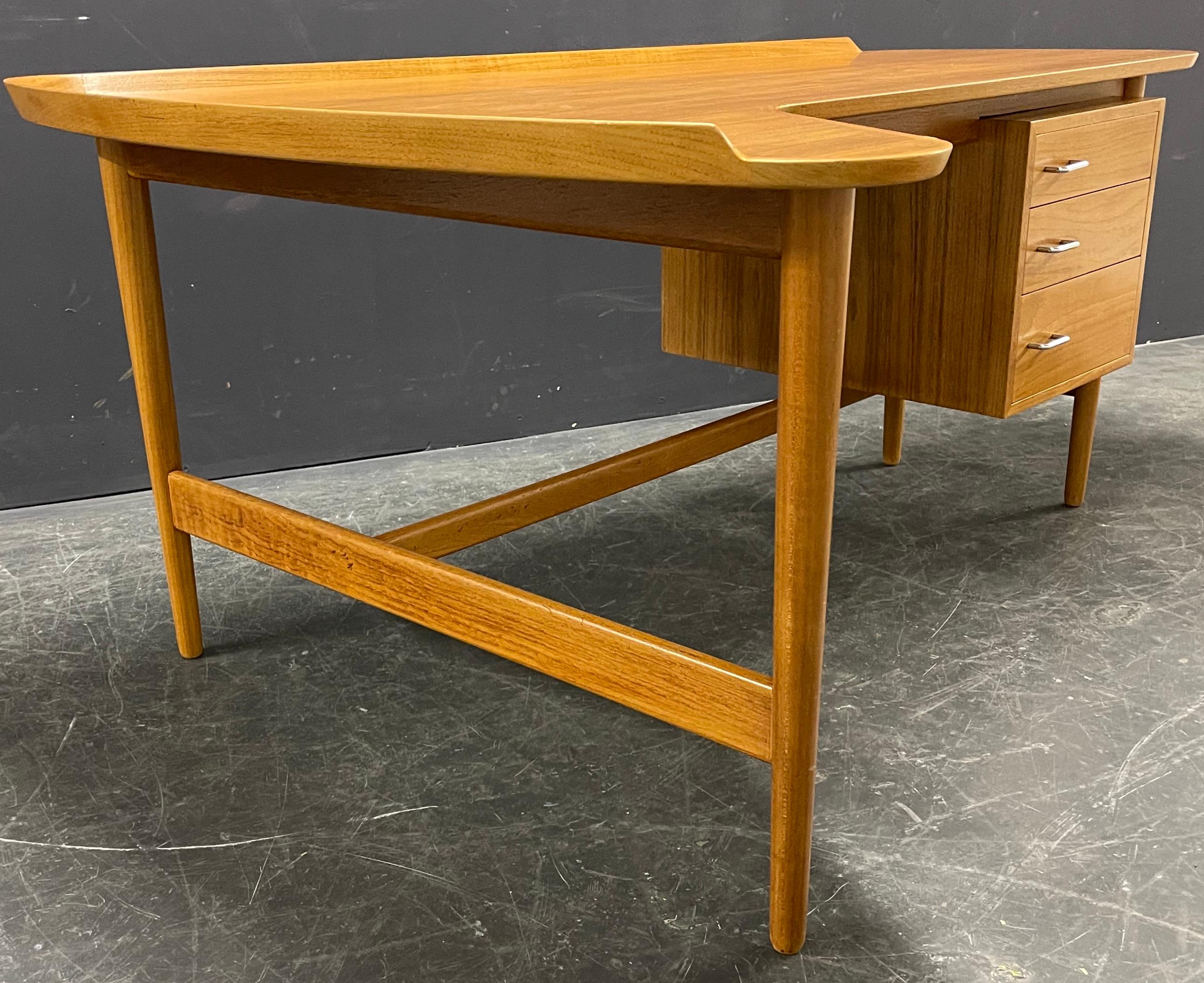 Very Rare BO85 Desk by Arne Vodder 7