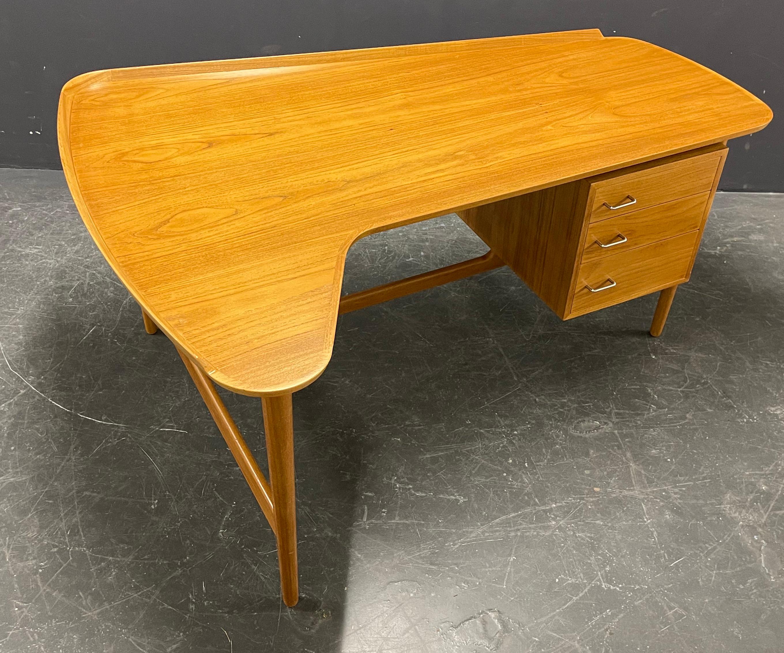 Very Rare BO85 Desk by Arne Vodder 12