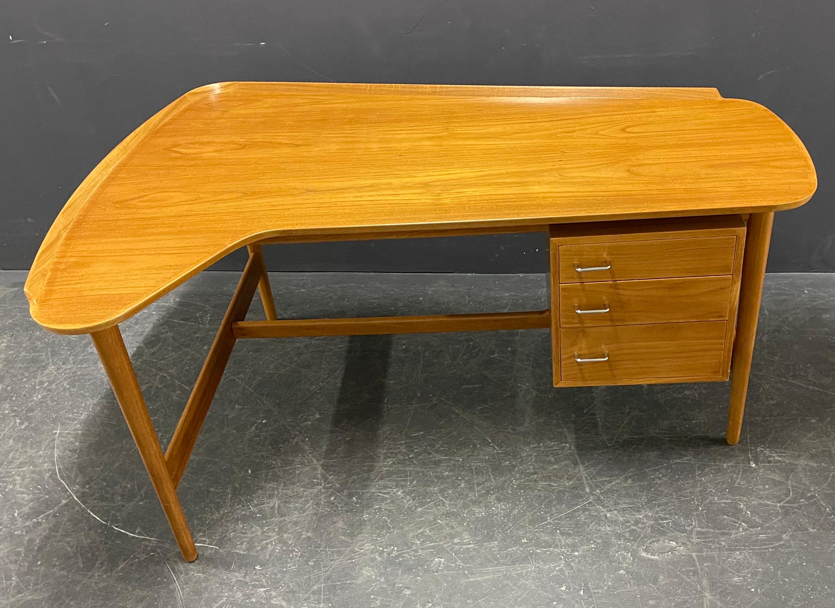 Very Rare BO85 Desk by Arne Vodder In Good Condition In Munich, DE