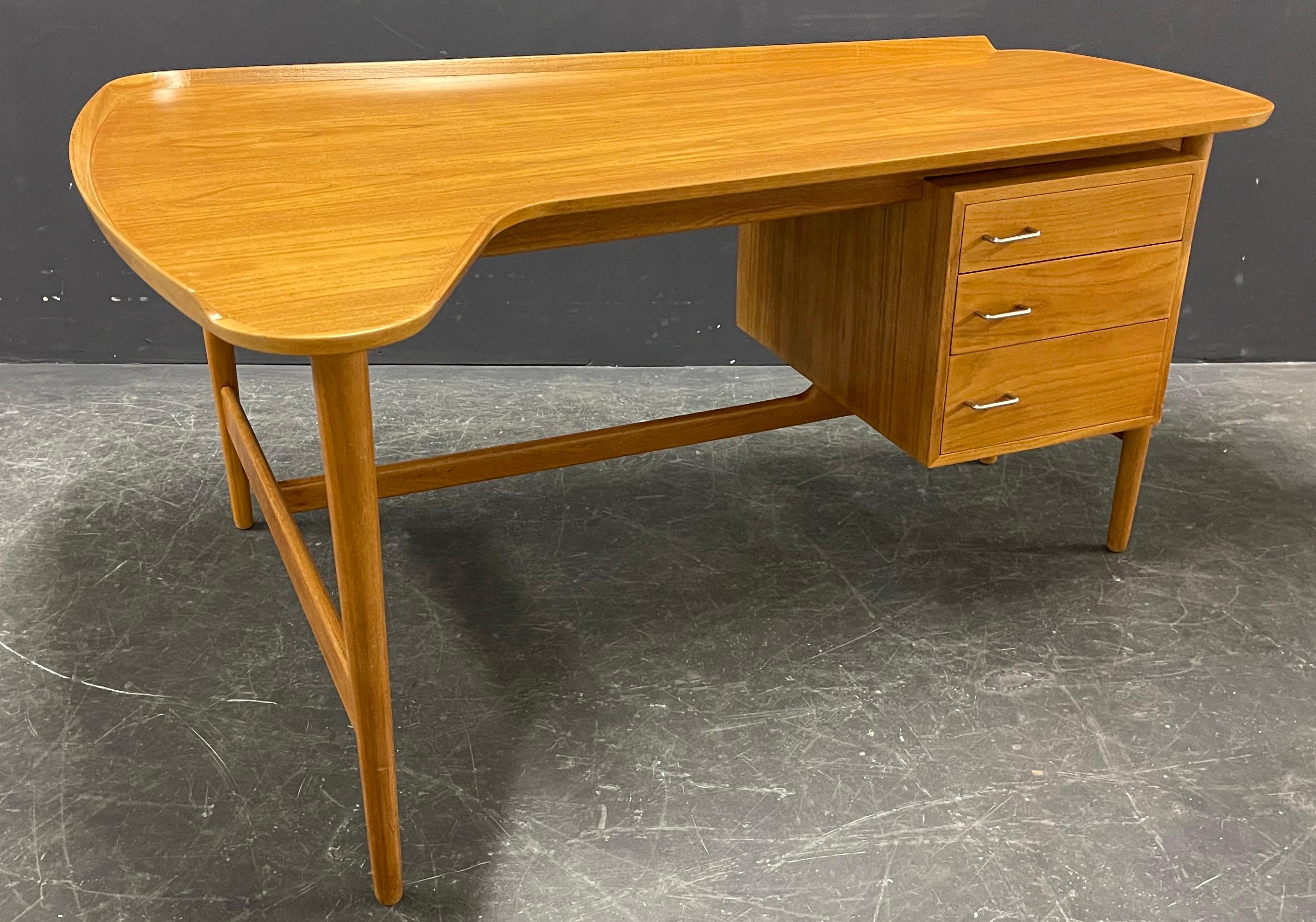 Teak Very Rare BO85 Desk by Arne Vodder