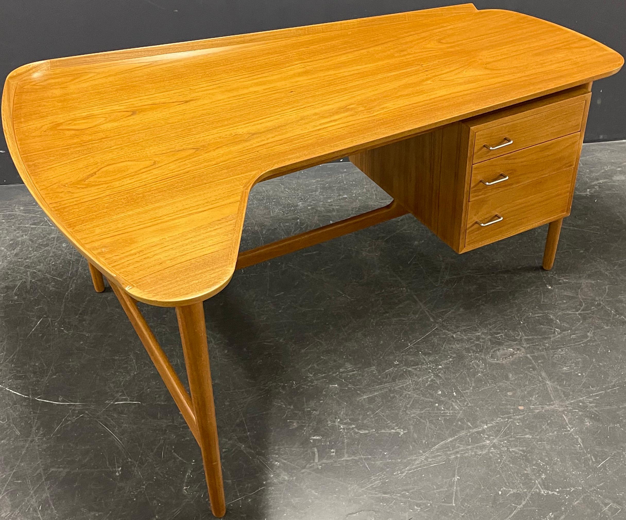 Very Rare BO85 Desk by Arne Vodder 1