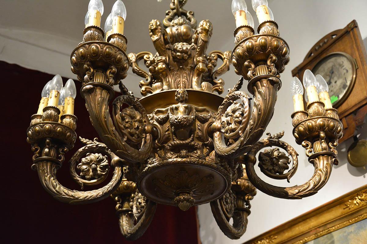 A huge, 6-arm chandelier!
Huge, 6-arm chandelier made of bronze!
Dated circa 1900.
A monumental chandelier, weighing 51 kilograms!
...electric, 24 candle light chandelier!
The body of the chandelier is semi-circular, very massive, richly