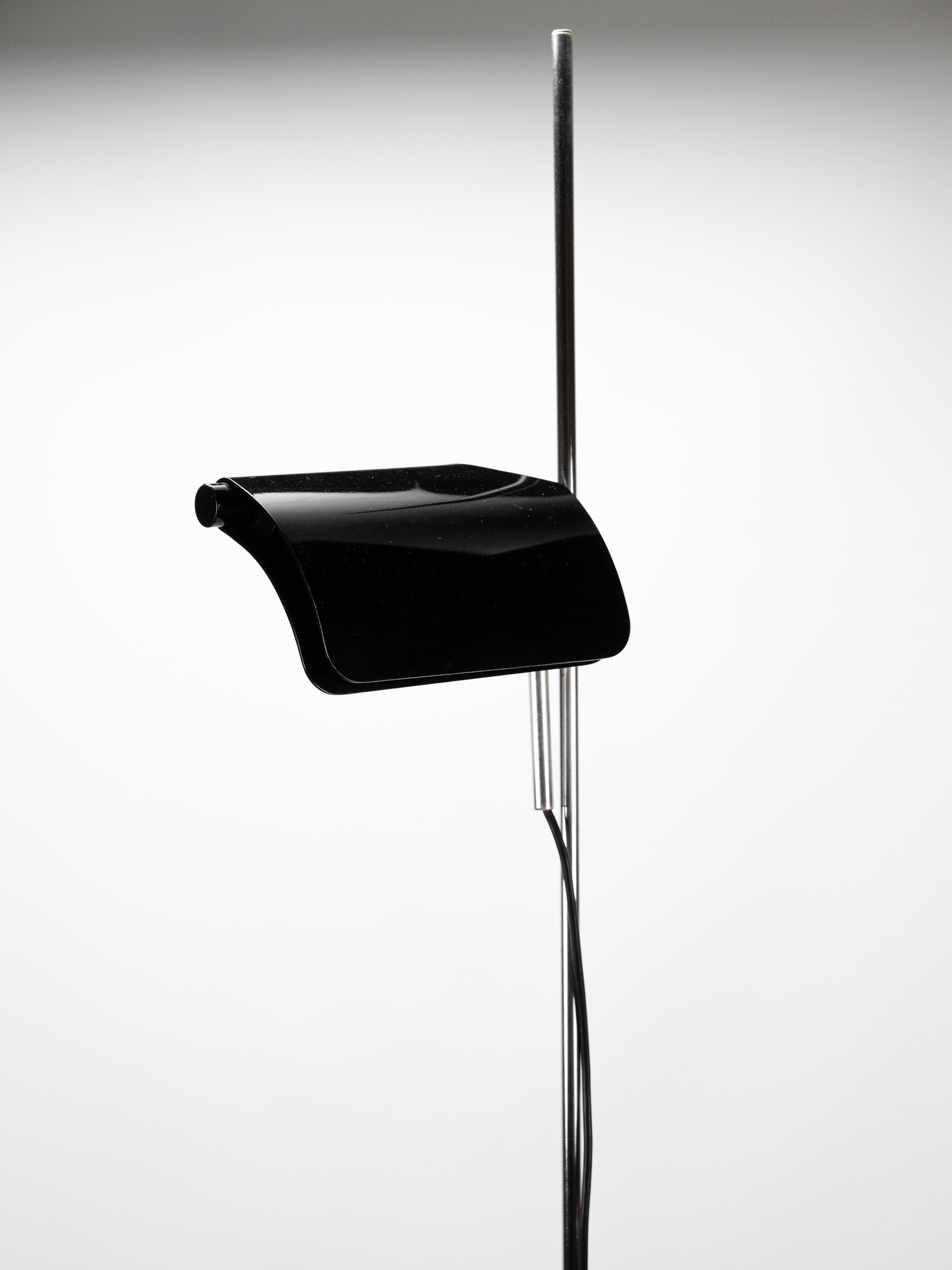 Ère spatiale Très rare lampadaire Bruno Gecchelin pour Oluce circa 1970 en vente