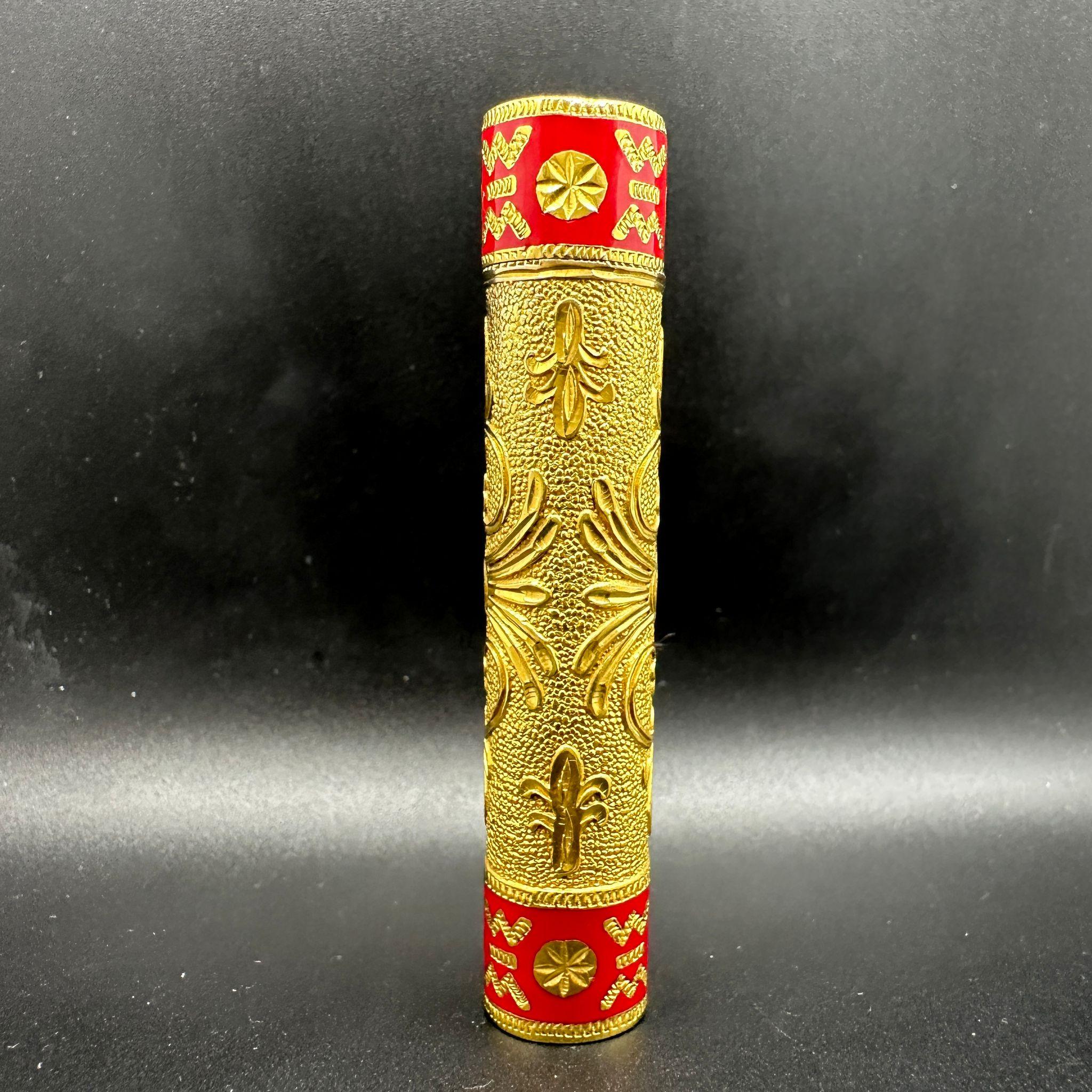 Women's or Men's Very Rare Cartier “Royking” 18k Gold & Lacquer Vintage Lighter 