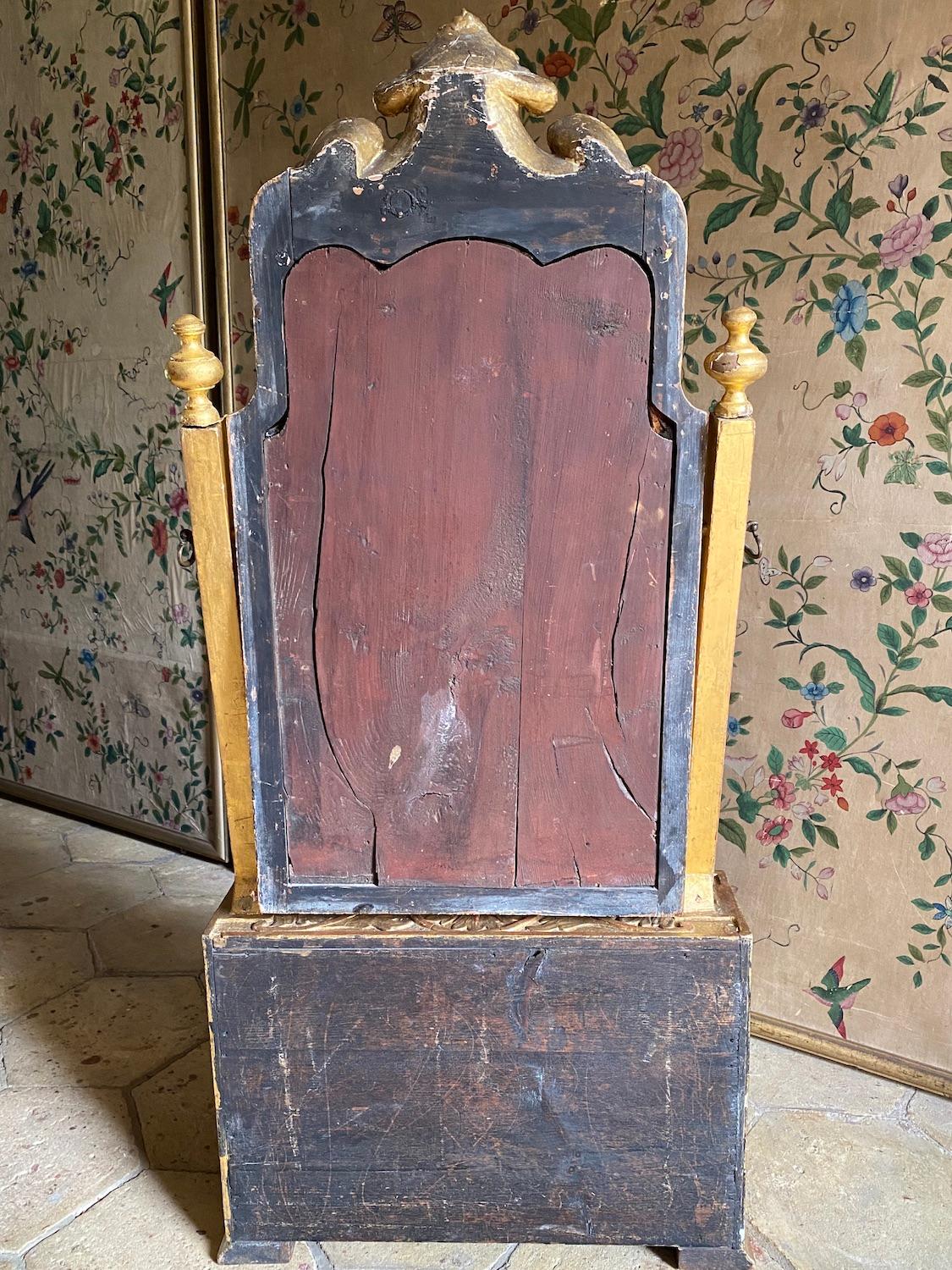 Very Rare Carved Gilt Gesso Dressing Mirror, circa 1710-1720 For Sale 4