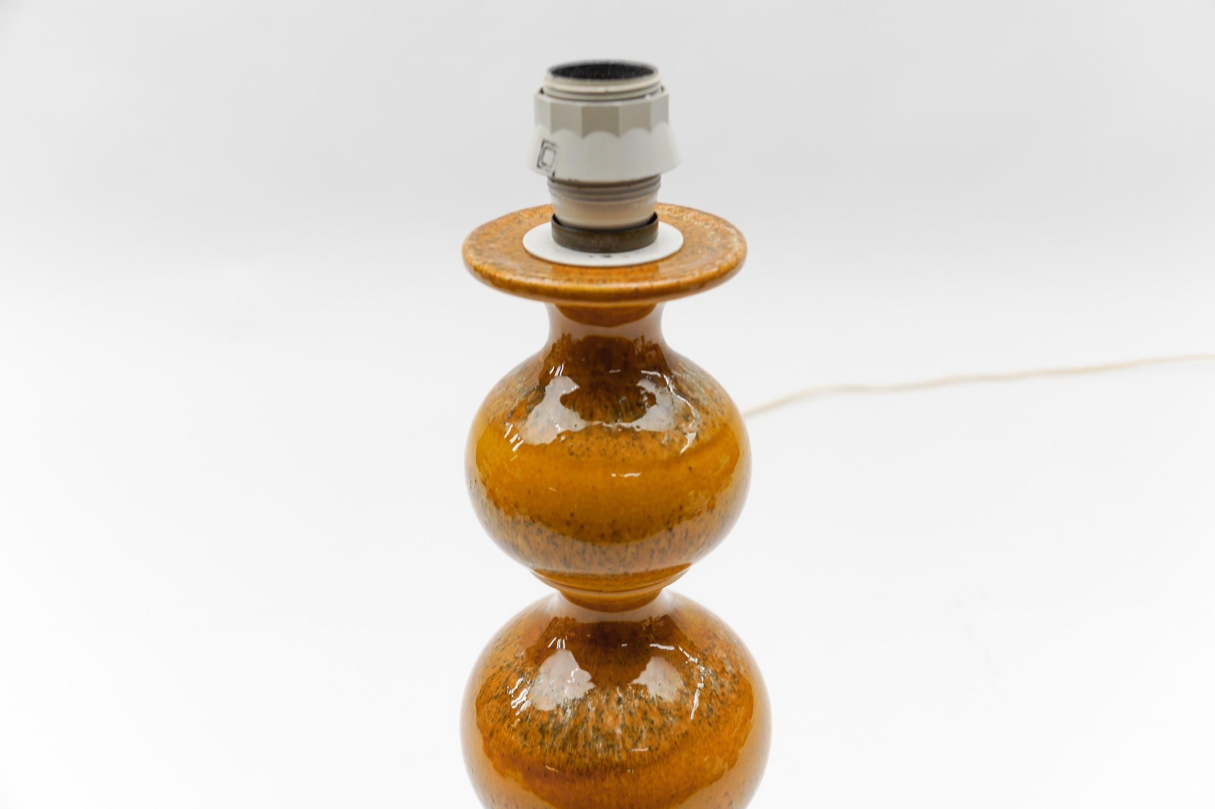 Milieu du XXe siècle Très rare base de lampe de table en céramique Kaiser Leuchten Allemagne années 1960 en vente
