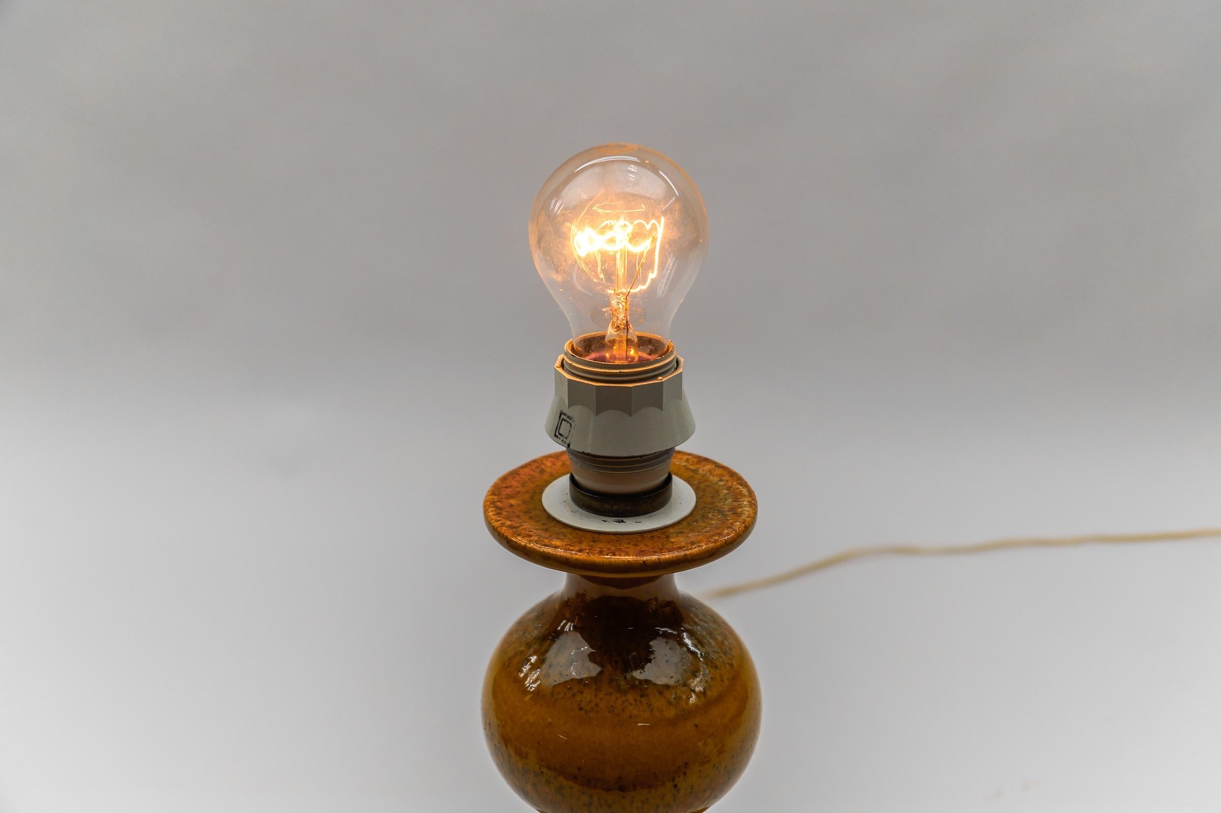 Très rare base de lampe de table en céramique Kaiser Leuchten Allemagne années 1960 en vente 1